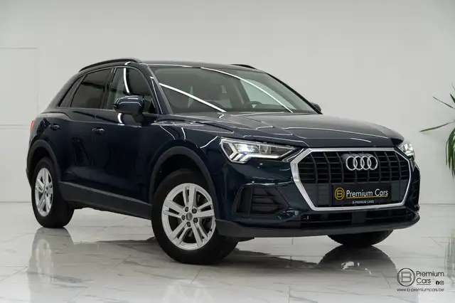 Audi Q3 view 6