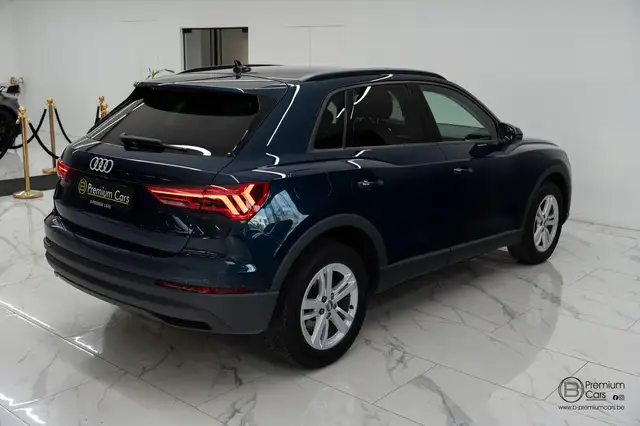 Audi Q3 view 16