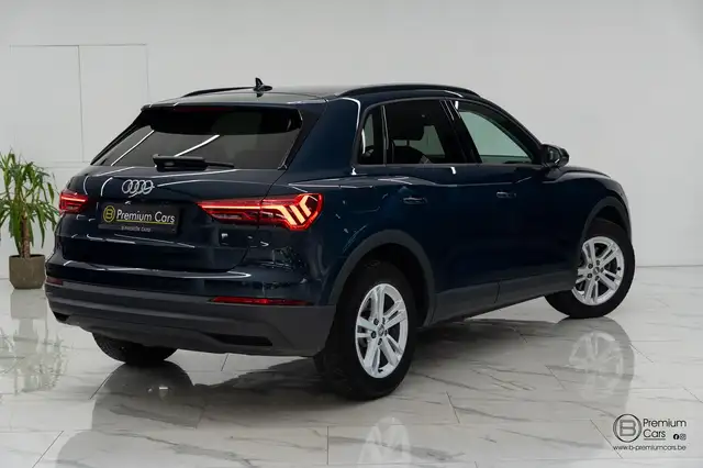Audi Q3 view 17