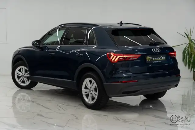 Audi Q3 view 13