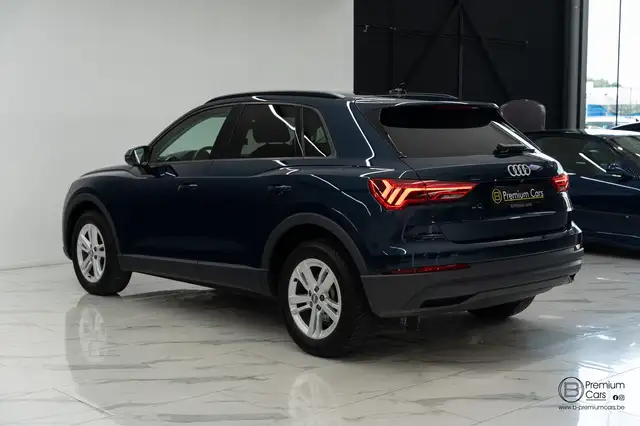 Audi Q3 view 14
