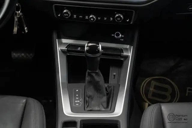 Audi Q3 view 22