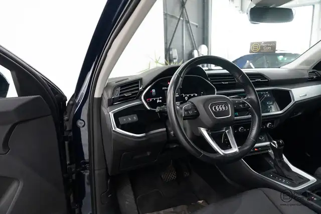 Audi Q3 view 9