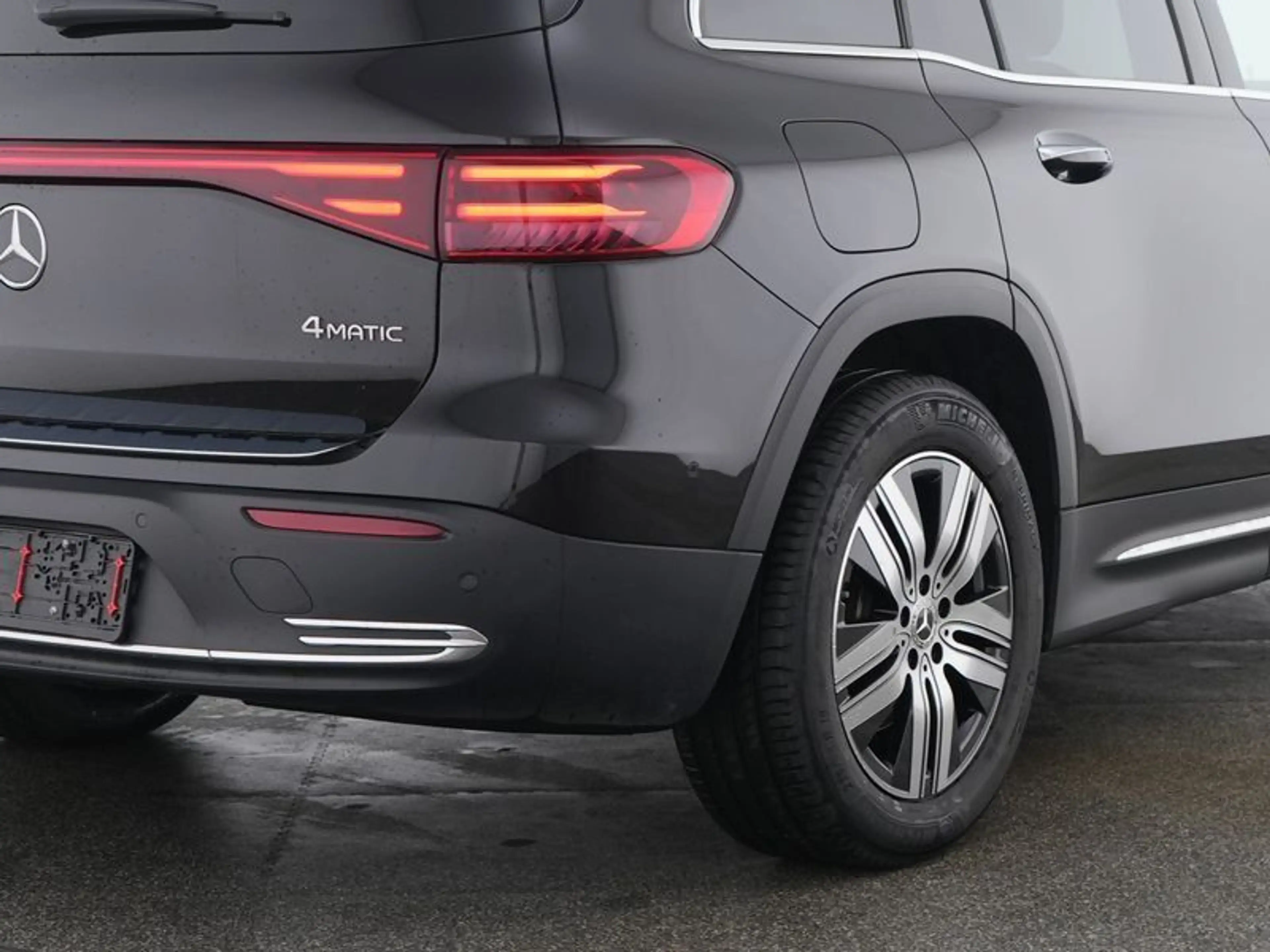 Mercedes-Benz EQB 300 4M PROG-ADV+ PANO FAP AHK BURMESTER WDGS — photo 5