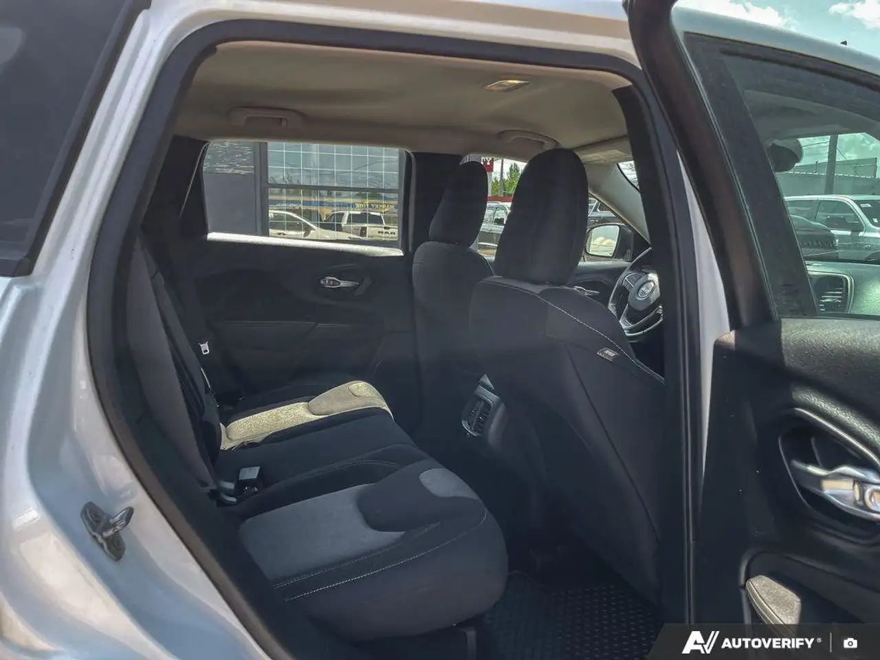 Jeep Cherokee photo Jeep Cherokee
