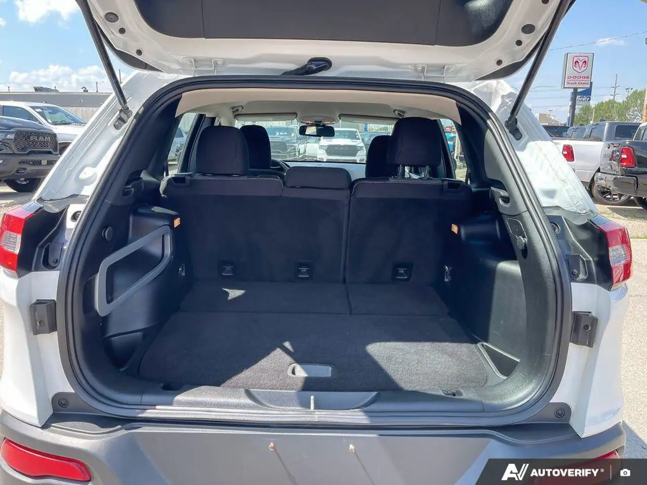 Jeep Cherokee photo Jeep Cherokee