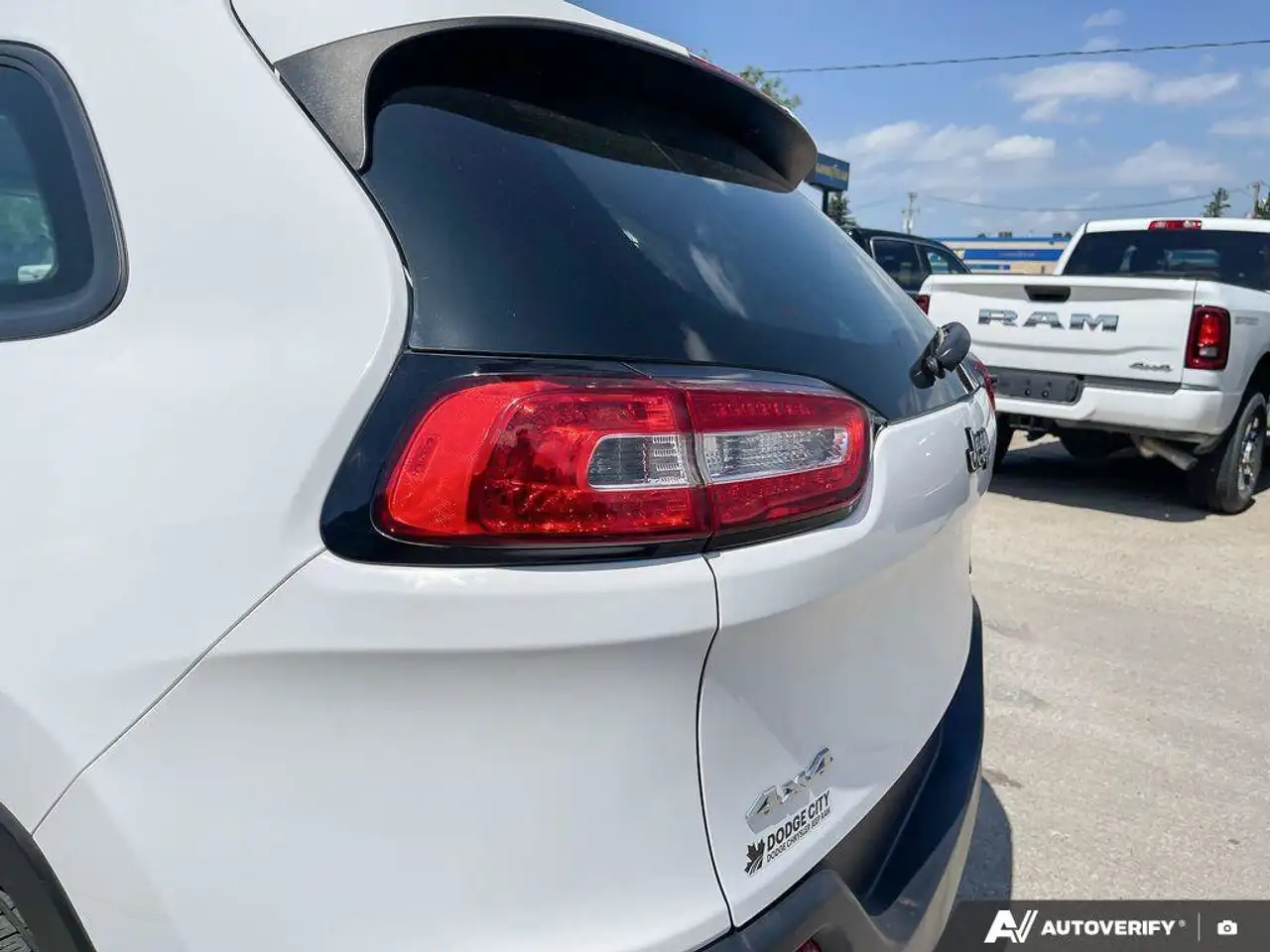 Jeep Cherokee photo Jeep Cherokee