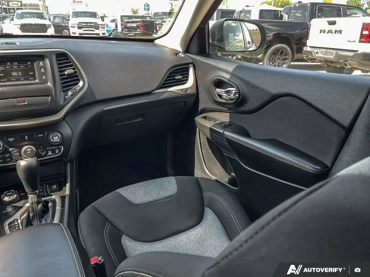 Jeep Cherokee photo Jeep Cherokee