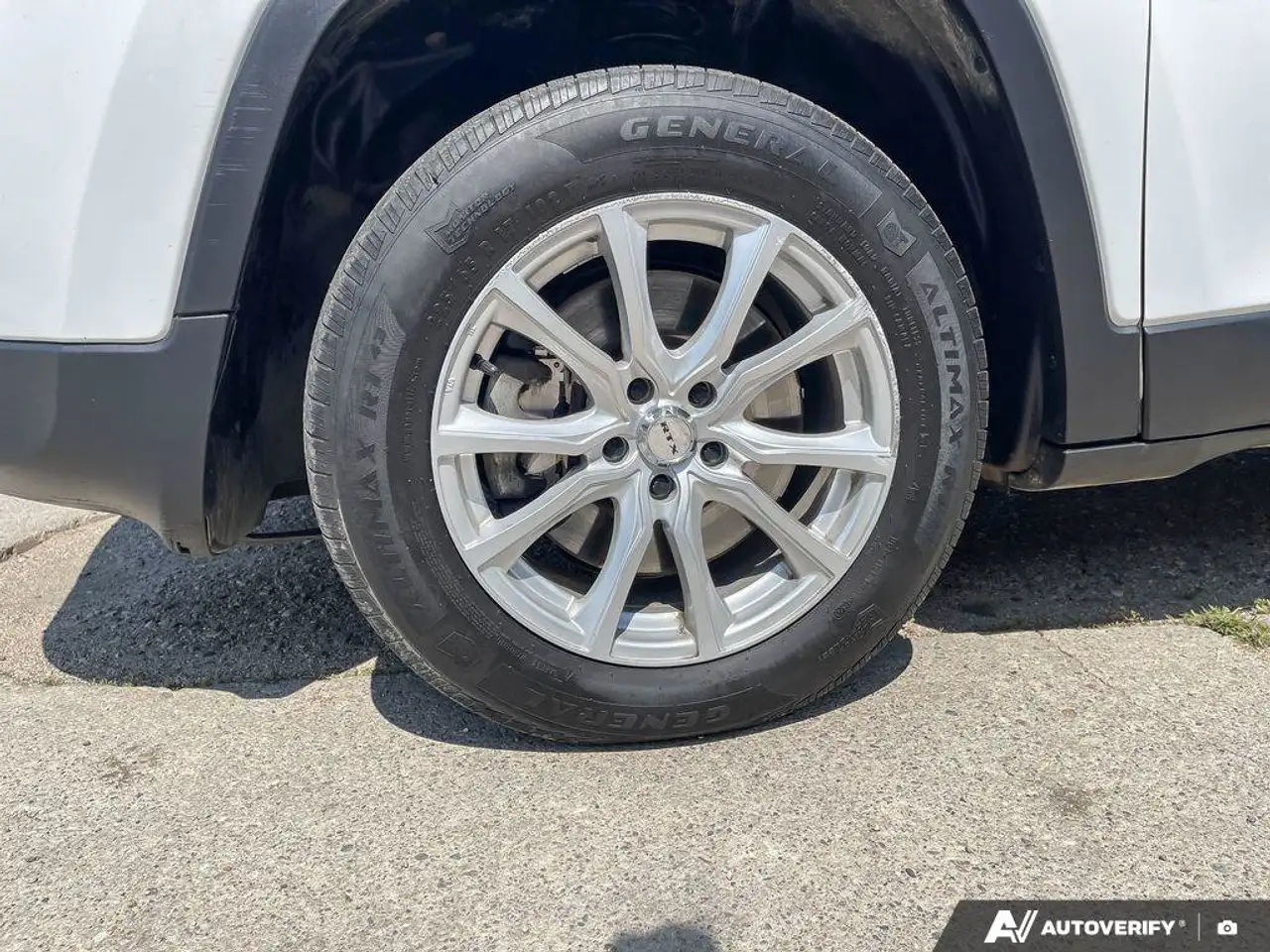 Jeep Cherokee photo Jeep Cherokee