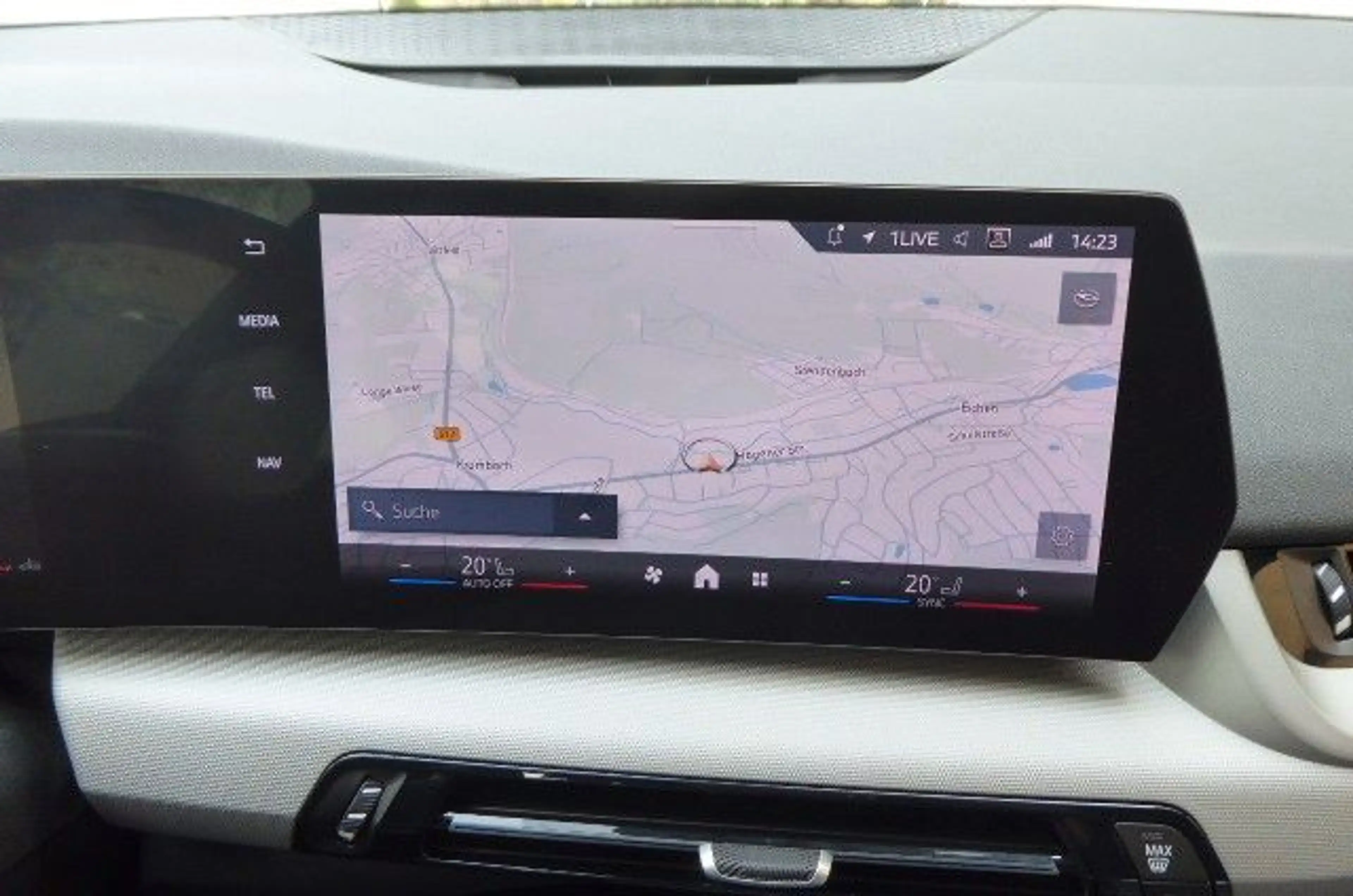BMW 216 Active Tourer Smartphone Integration (Apple — photo 10