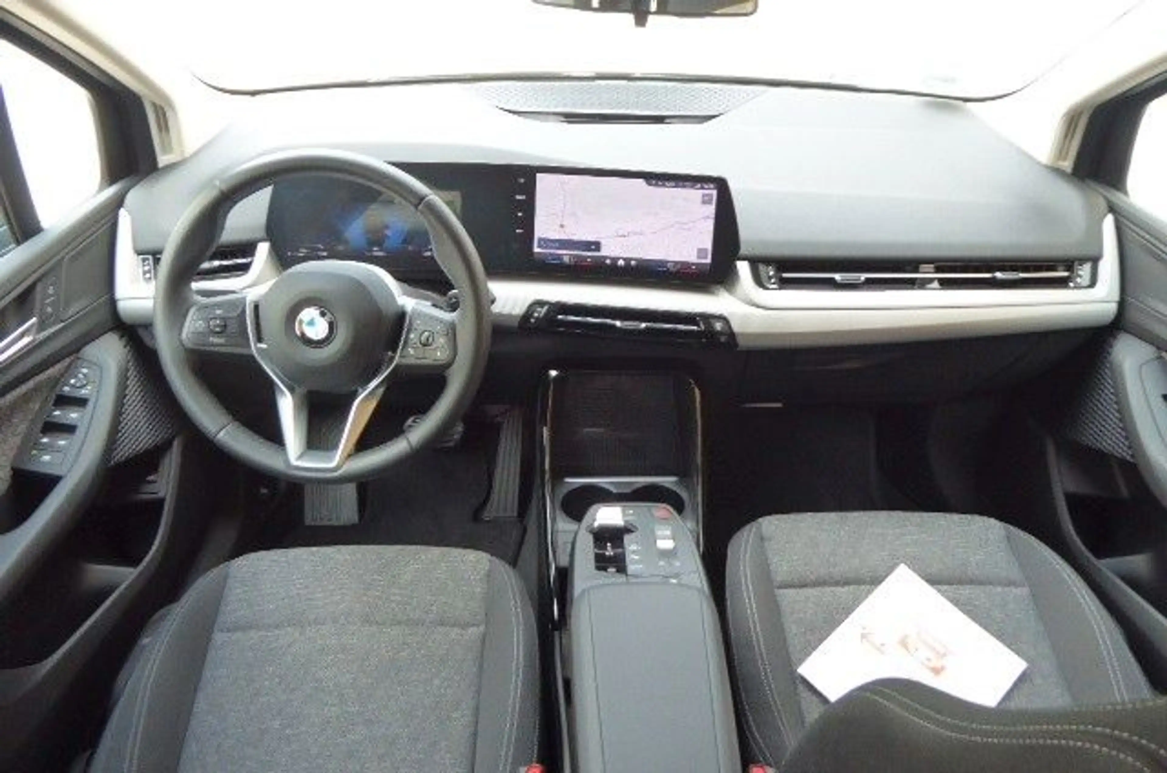 BMW 216 Active Tourer Smartphone Integration (Apple — photo 2