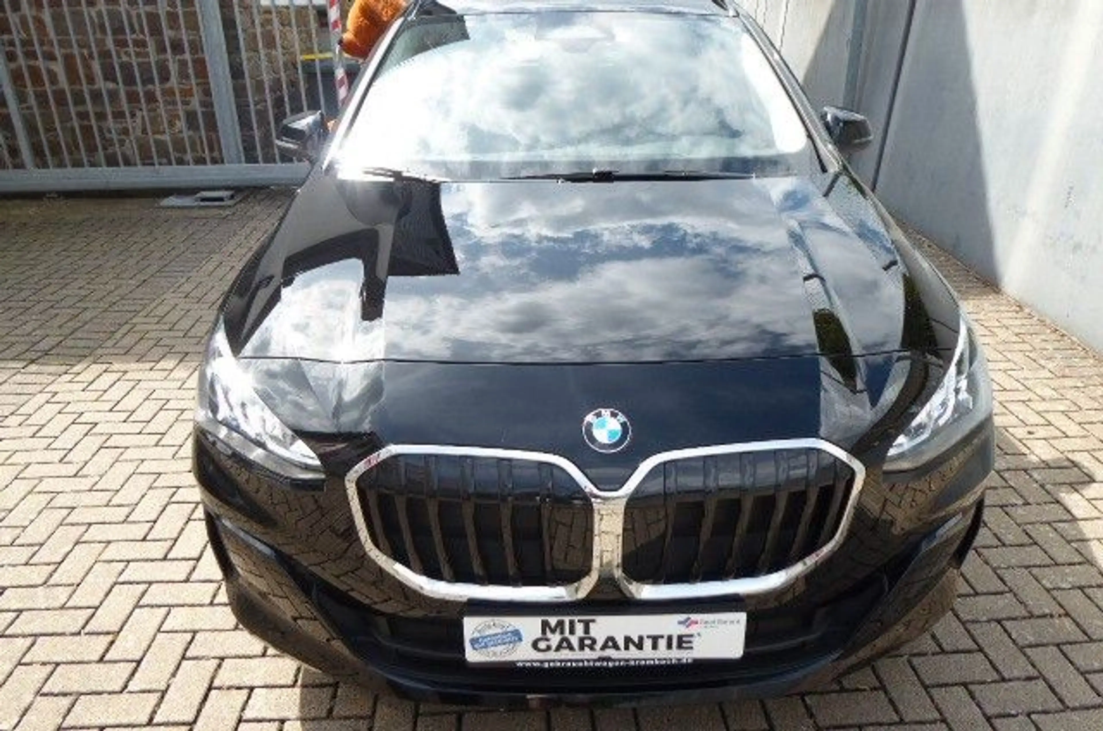 BMW 216 Active Tourer Smartphone Integration (Apple — photo 6