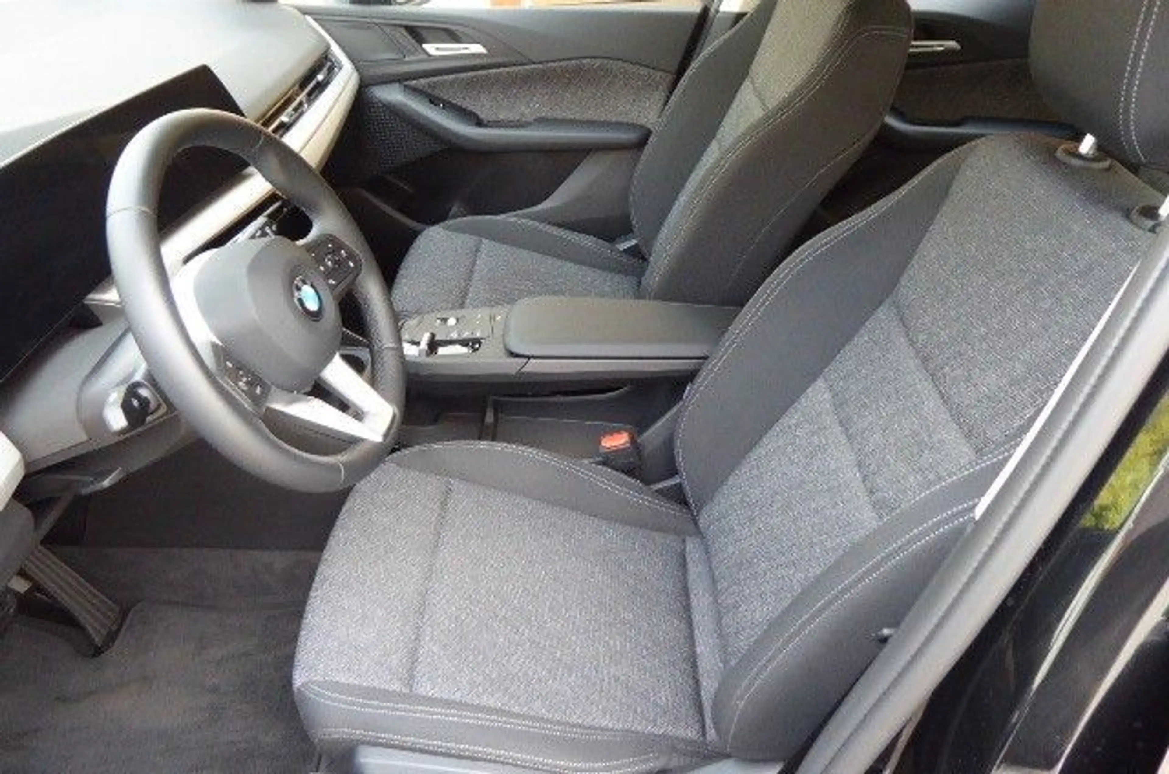 BMW 216 Active Tourer Smartphone Integration (Apple — photo 13