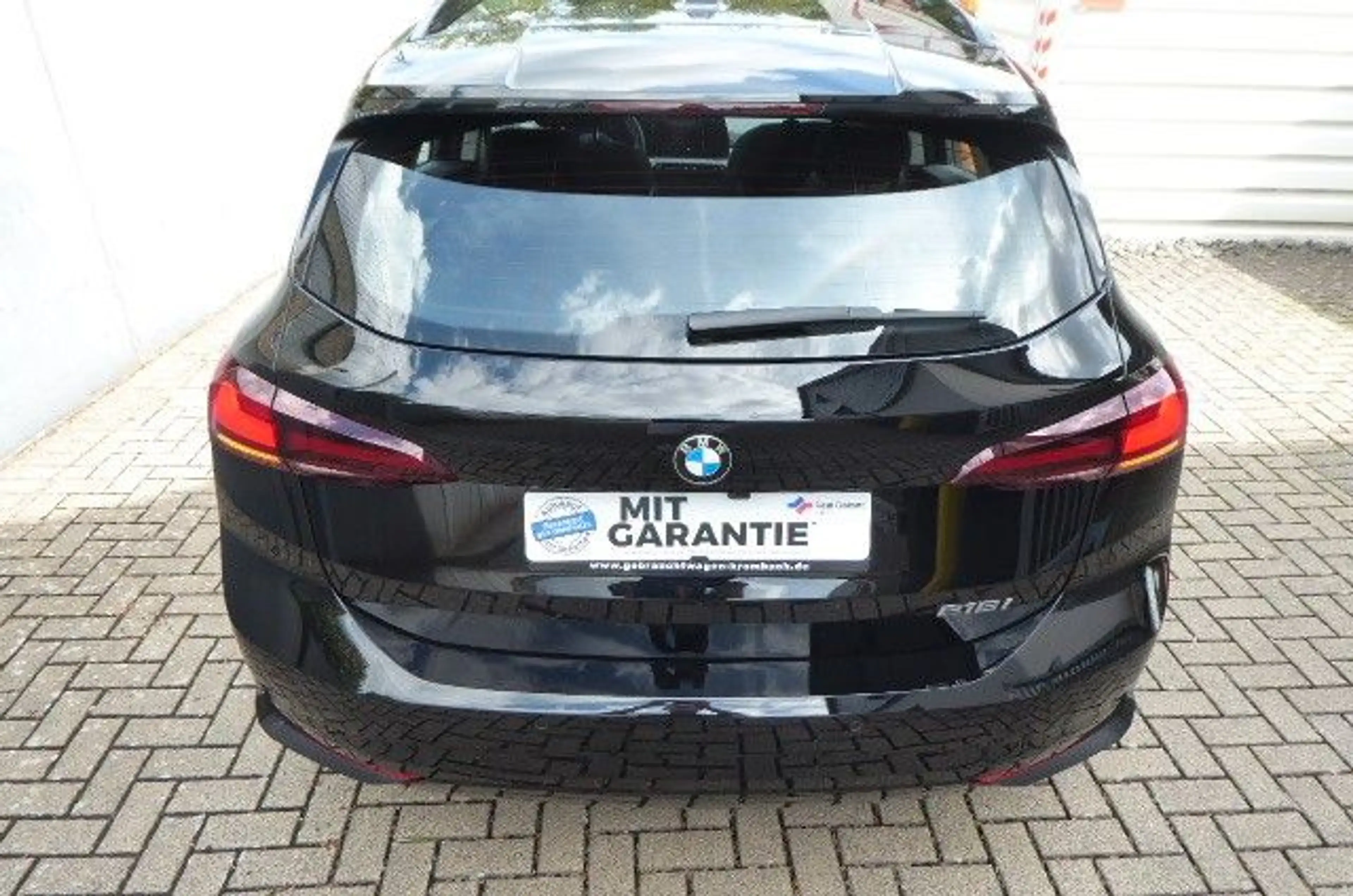 BMW 216 Active Tourer Smartphone Integration (Apple — photo 11