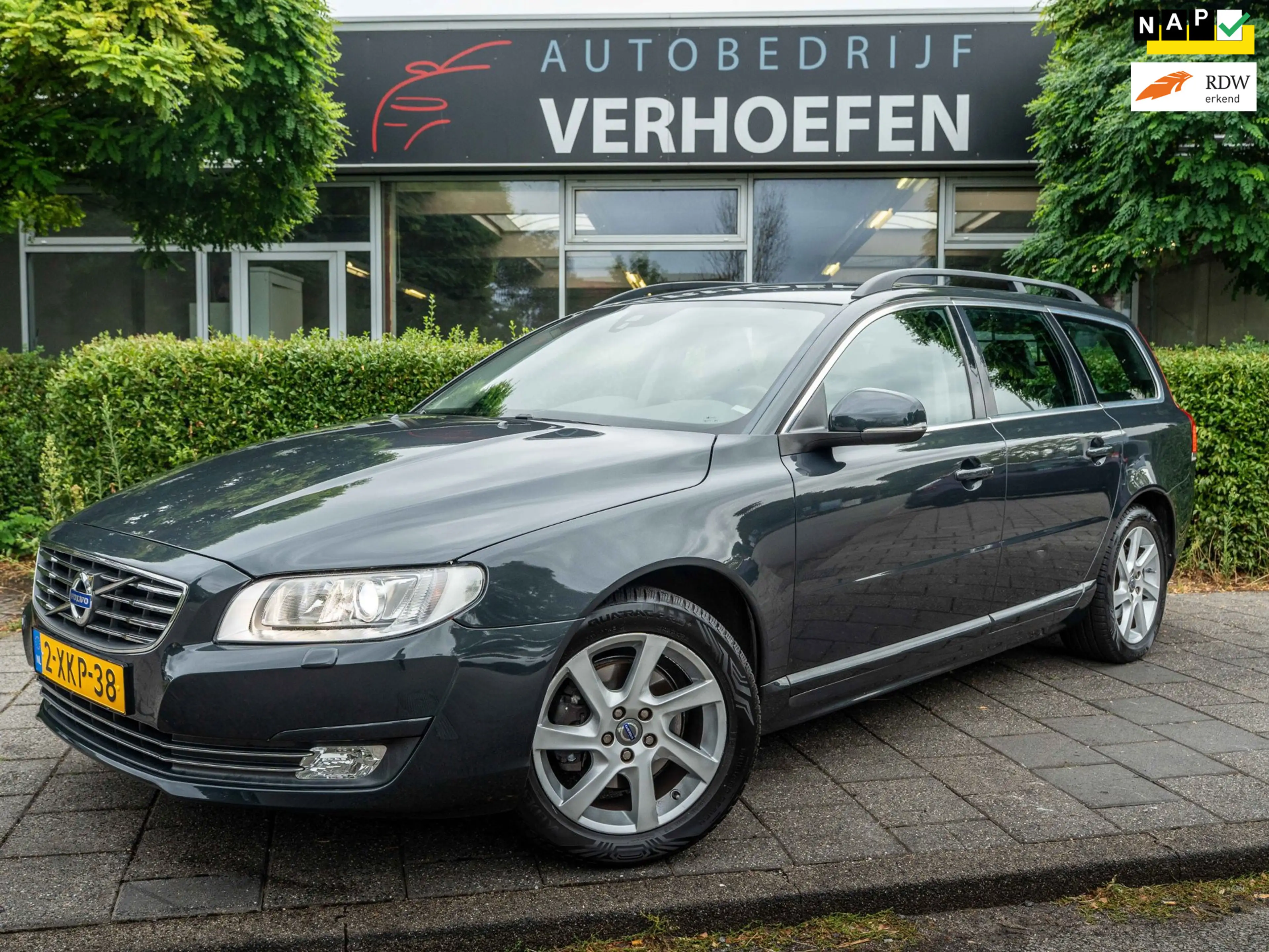Volvo V70 1.6 T4 Momentum | AUTOMAAT | STOELVERWARMING | LED