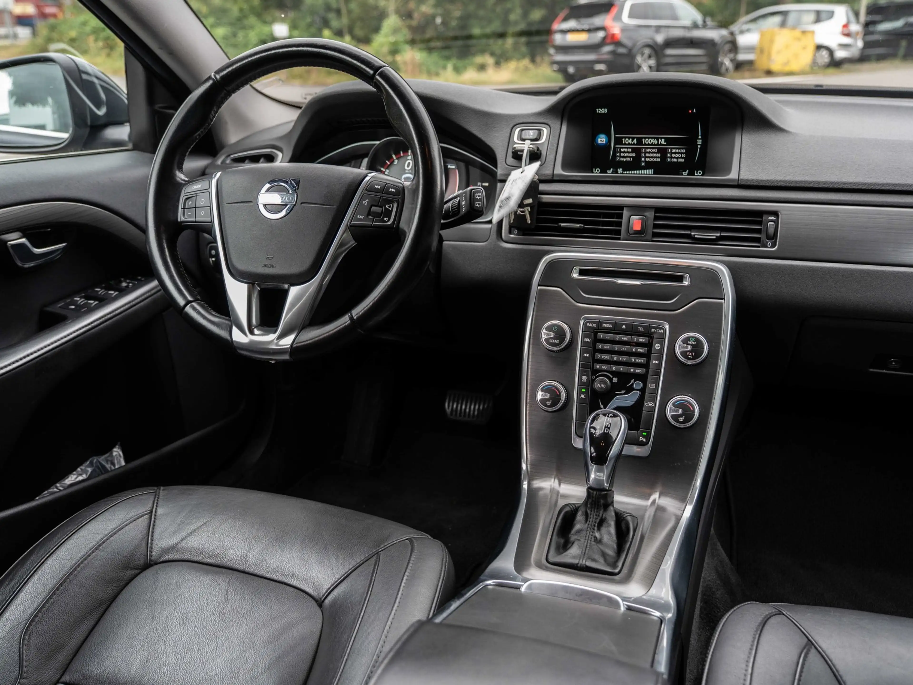 Volvo V70 1.6 T4 Momentum | AUTOMAAT | STOELVERWARMING | LED — photo 2