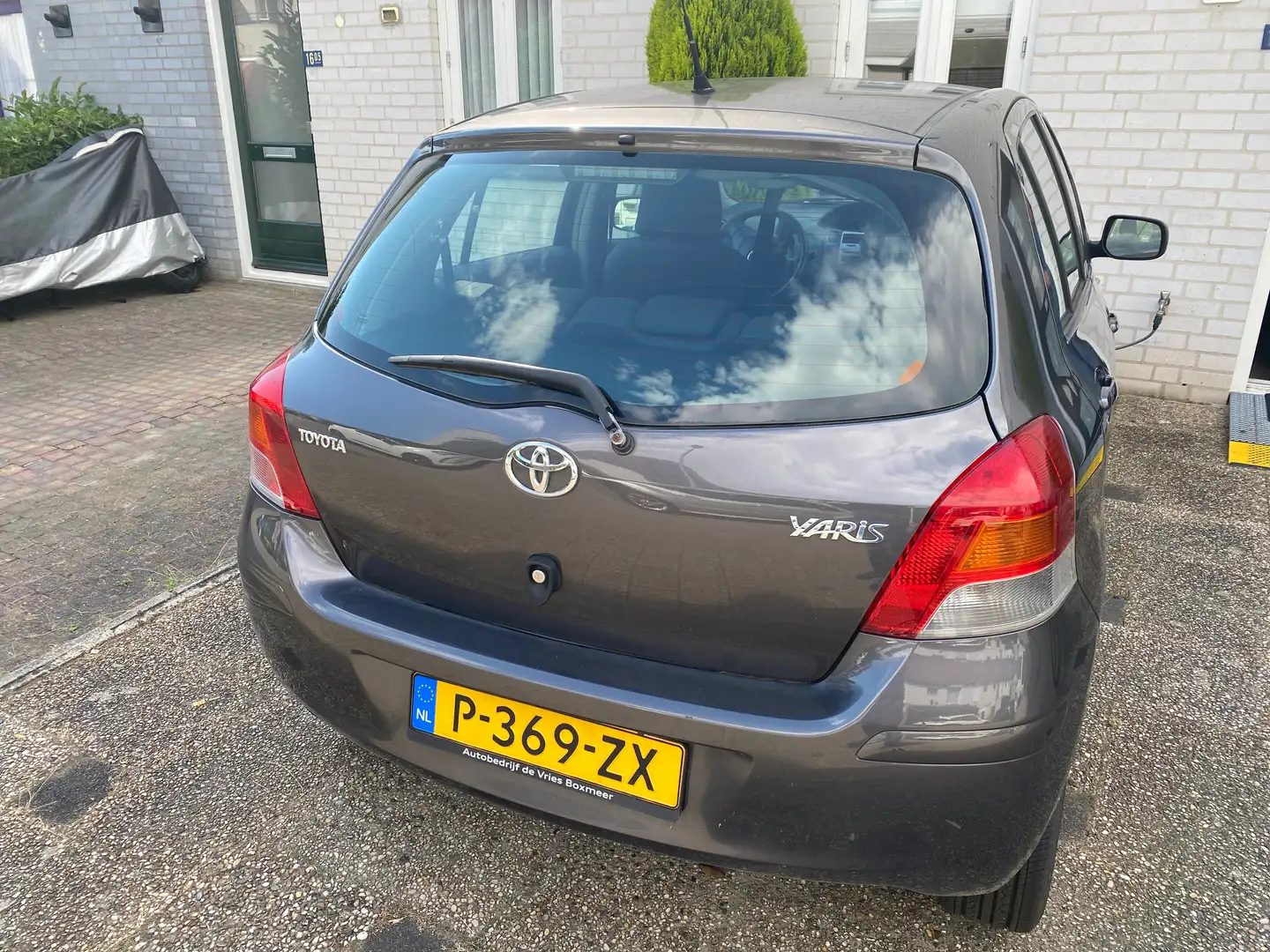 Toyota Yaris Yaris 1.3 VVTi Aspiration Grijs - 1