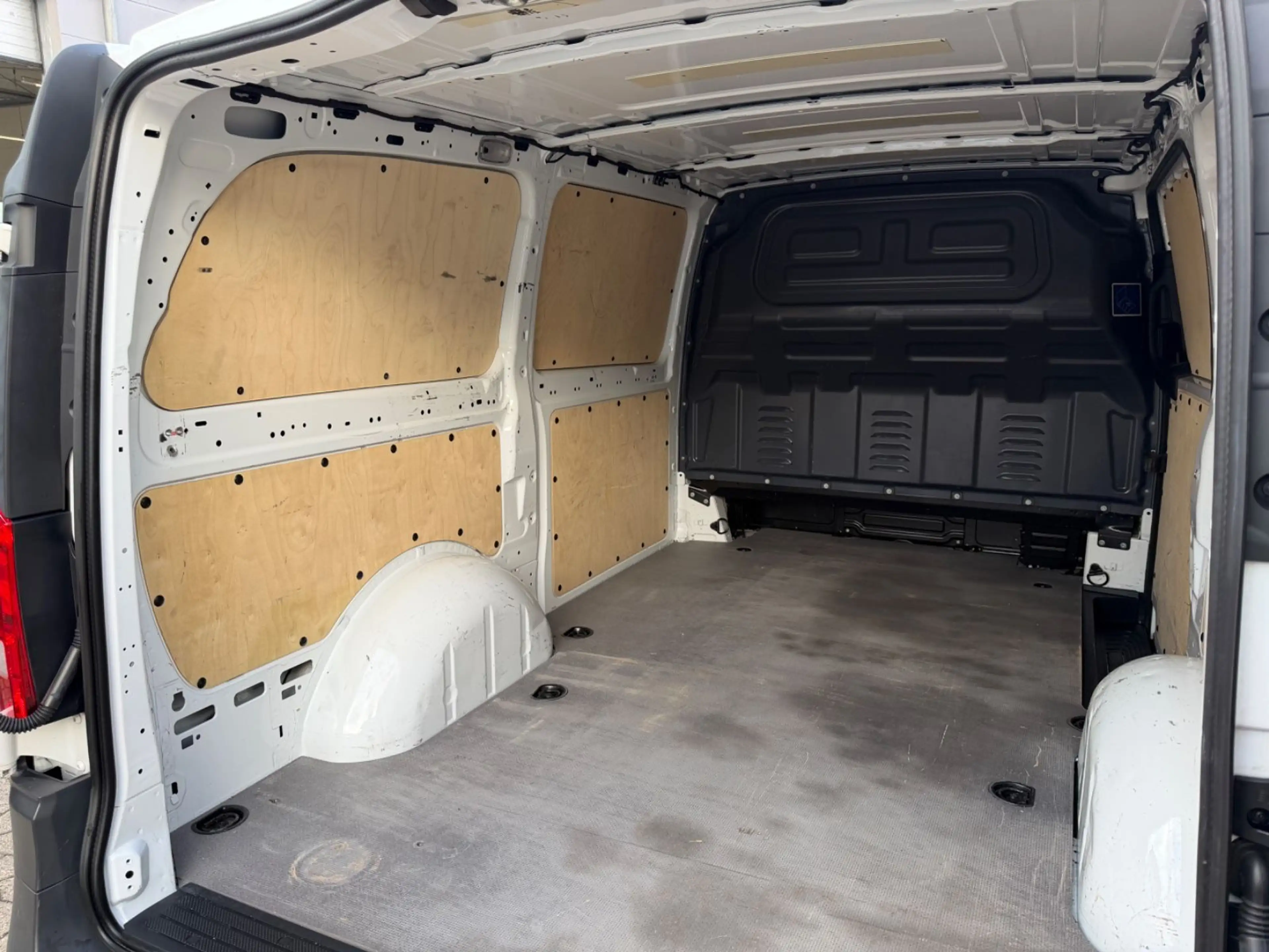 Mercedes-Benz Vito Kasten 116 CDI RWD lang PRO — photo 10