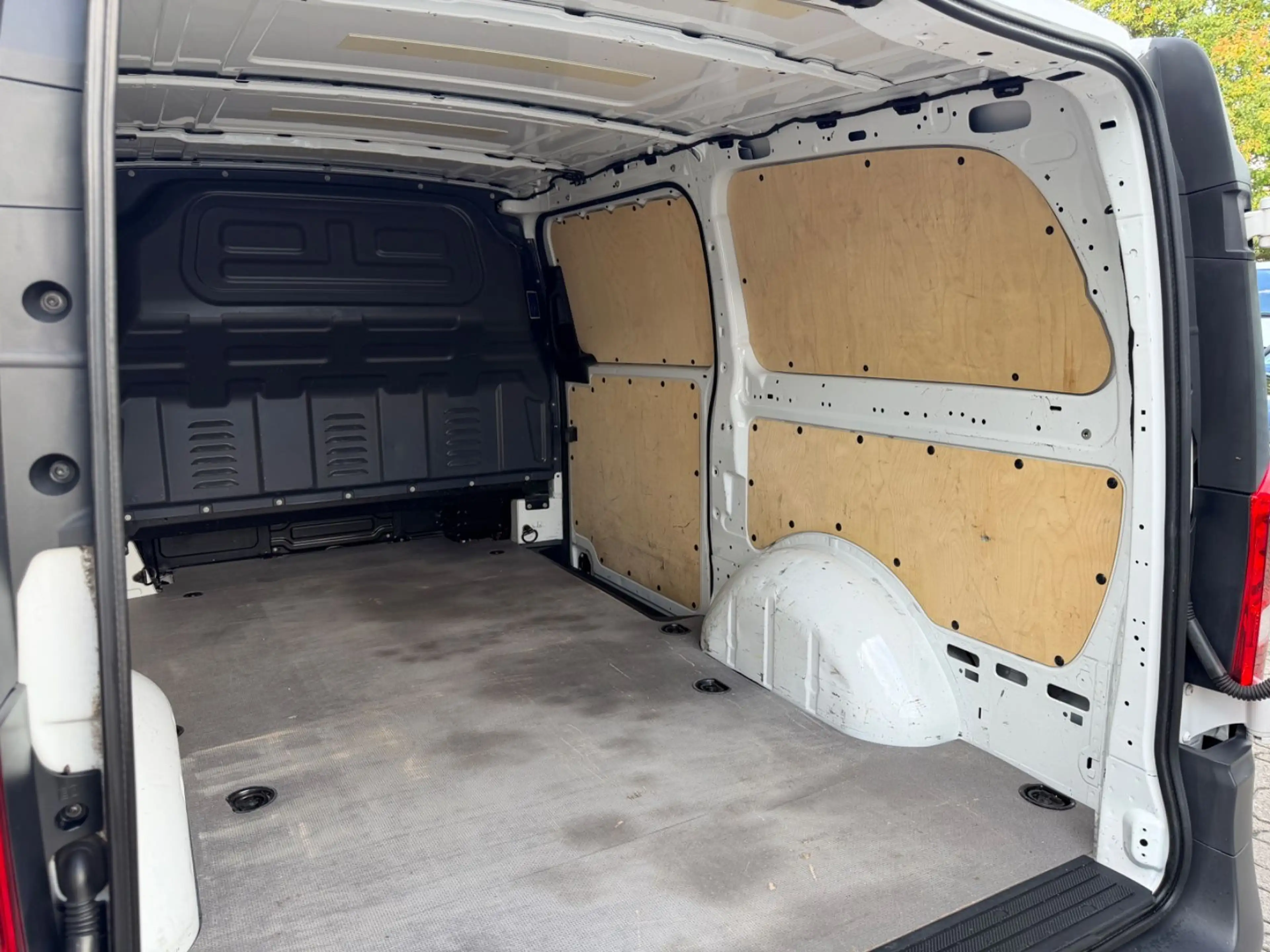 Mercedes-Benz Vito Kasten 116 CDI RWD lang PRO — photo 11