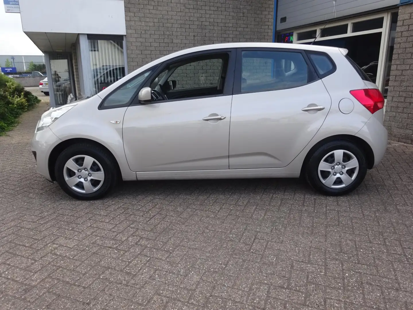 Kia Venga 1.6 CVVT X-tra Šedá - 2