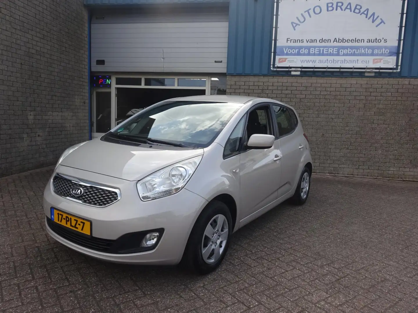 Kia Venga 1.6 CVVT X-tra Šedá - 1
