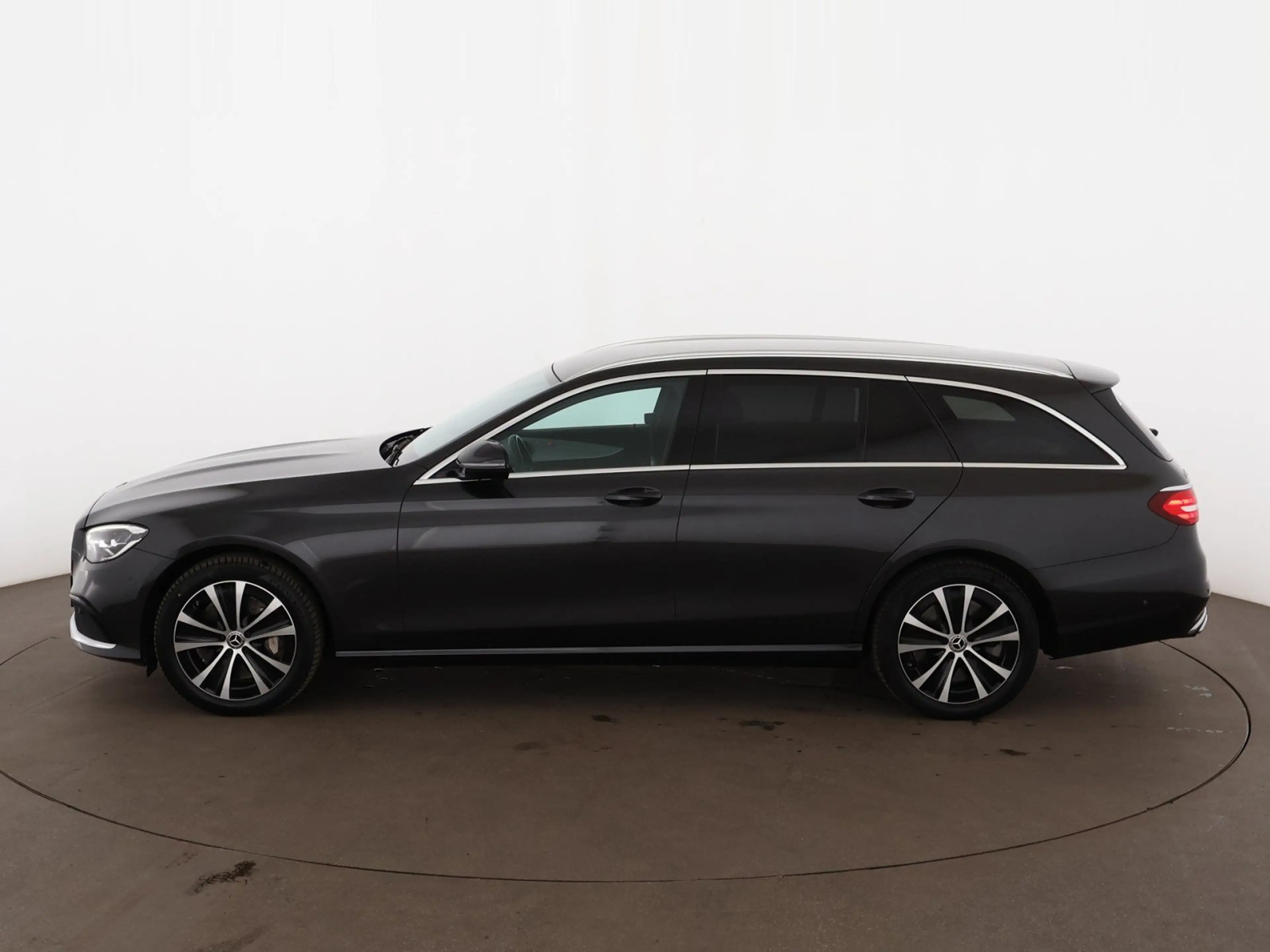 Mercedes-Benz E 300 de 4Matic Avantgarde Aut LED 360-CAM RADAR — photo 5