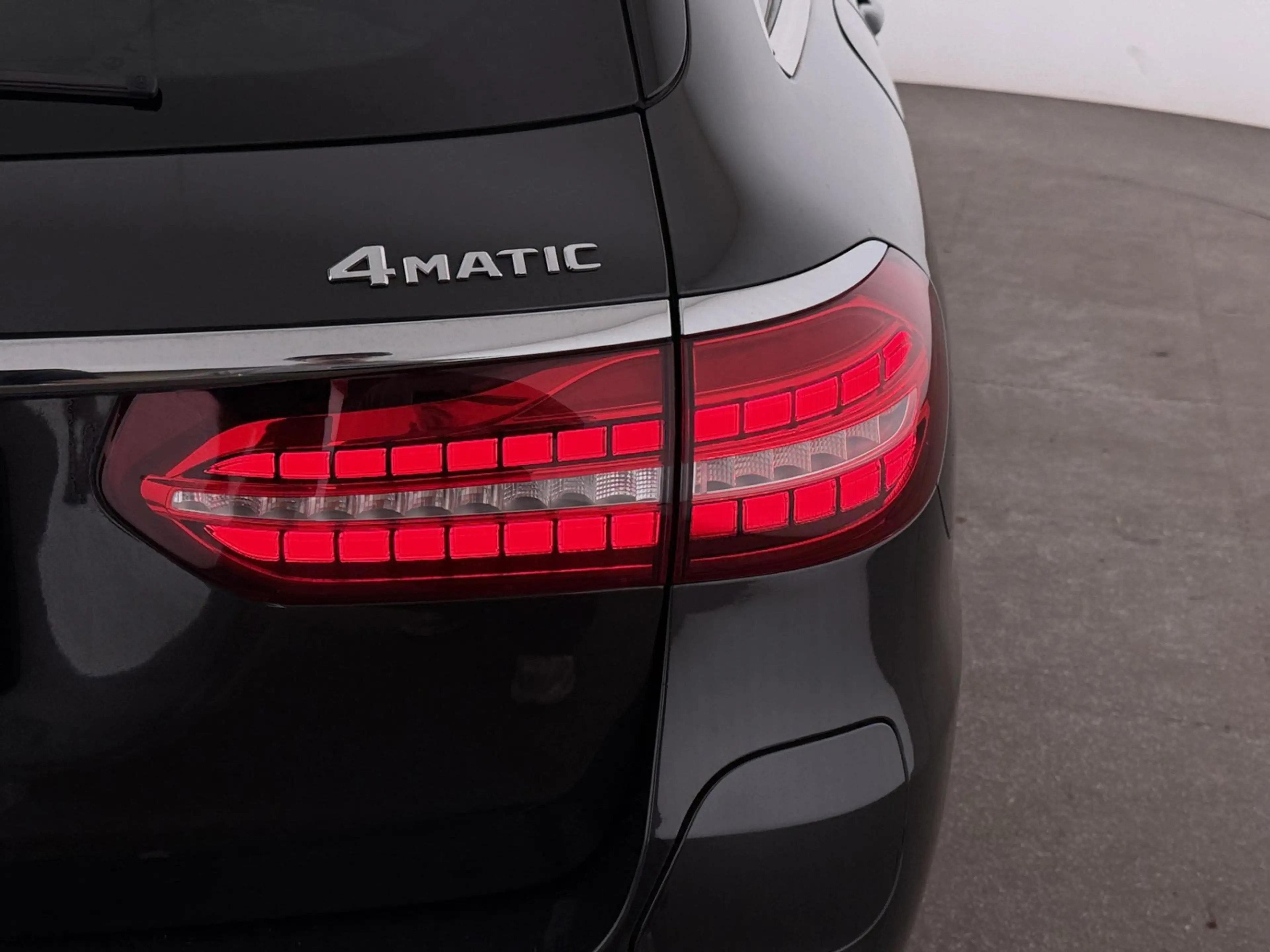 Mercedes-Benz E 300 de 4Matic Avantgarde Aut LED 360-CAM RADAR — photo 11