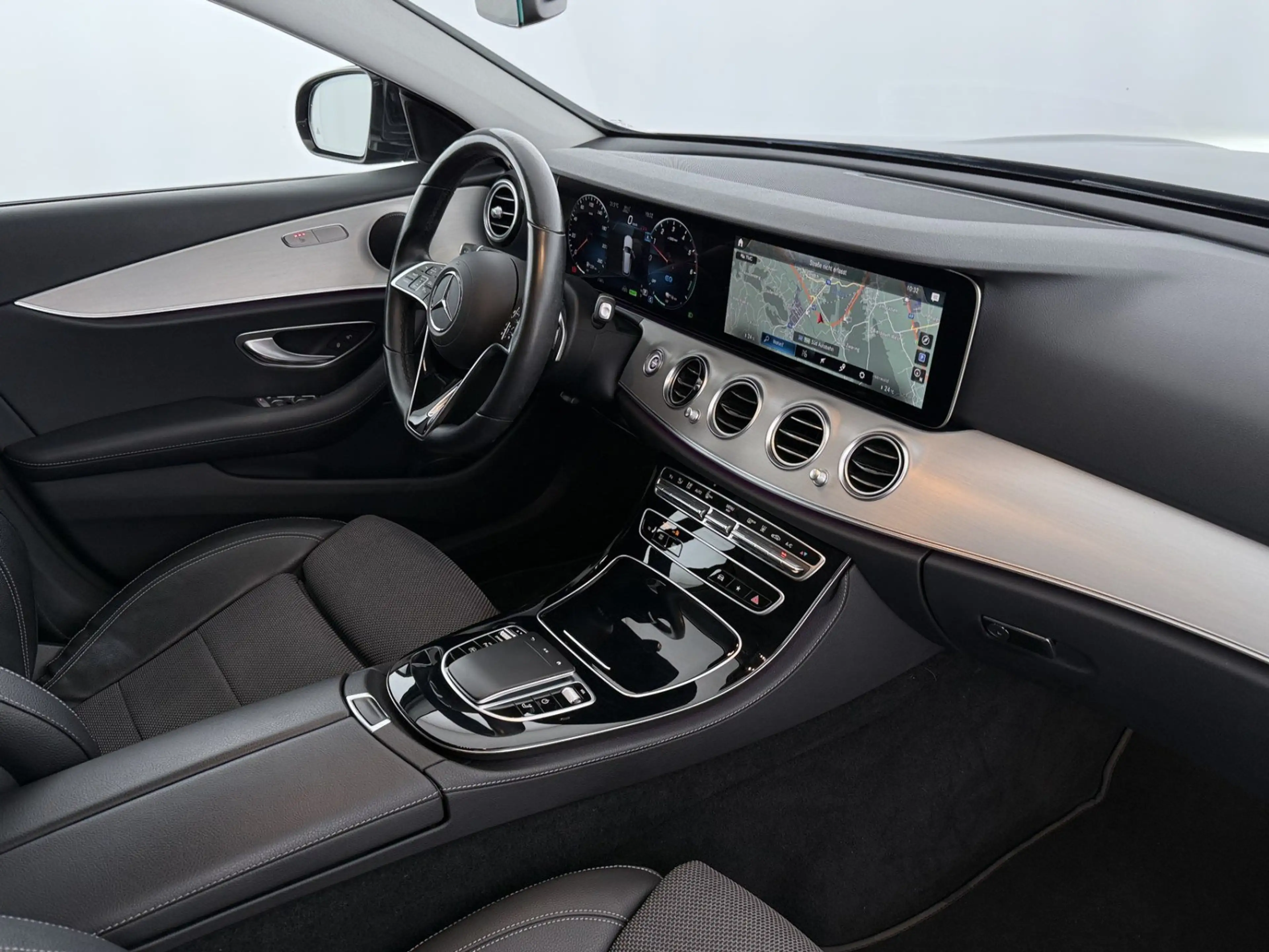 Mercedes-Benz E 300 de 4Matic Avantgarde Aut LED 360-CAM RADAR — photo 14
