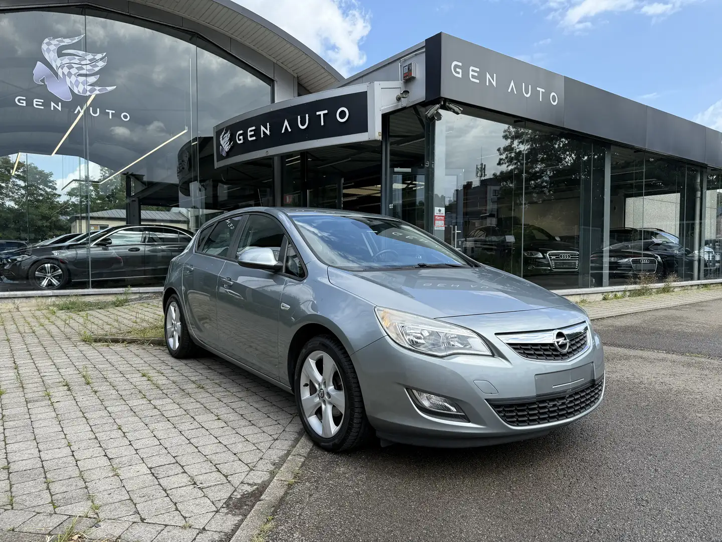 Opel Astra 1.4i Sport Park Assist Airco Cruise Control Gris - 1