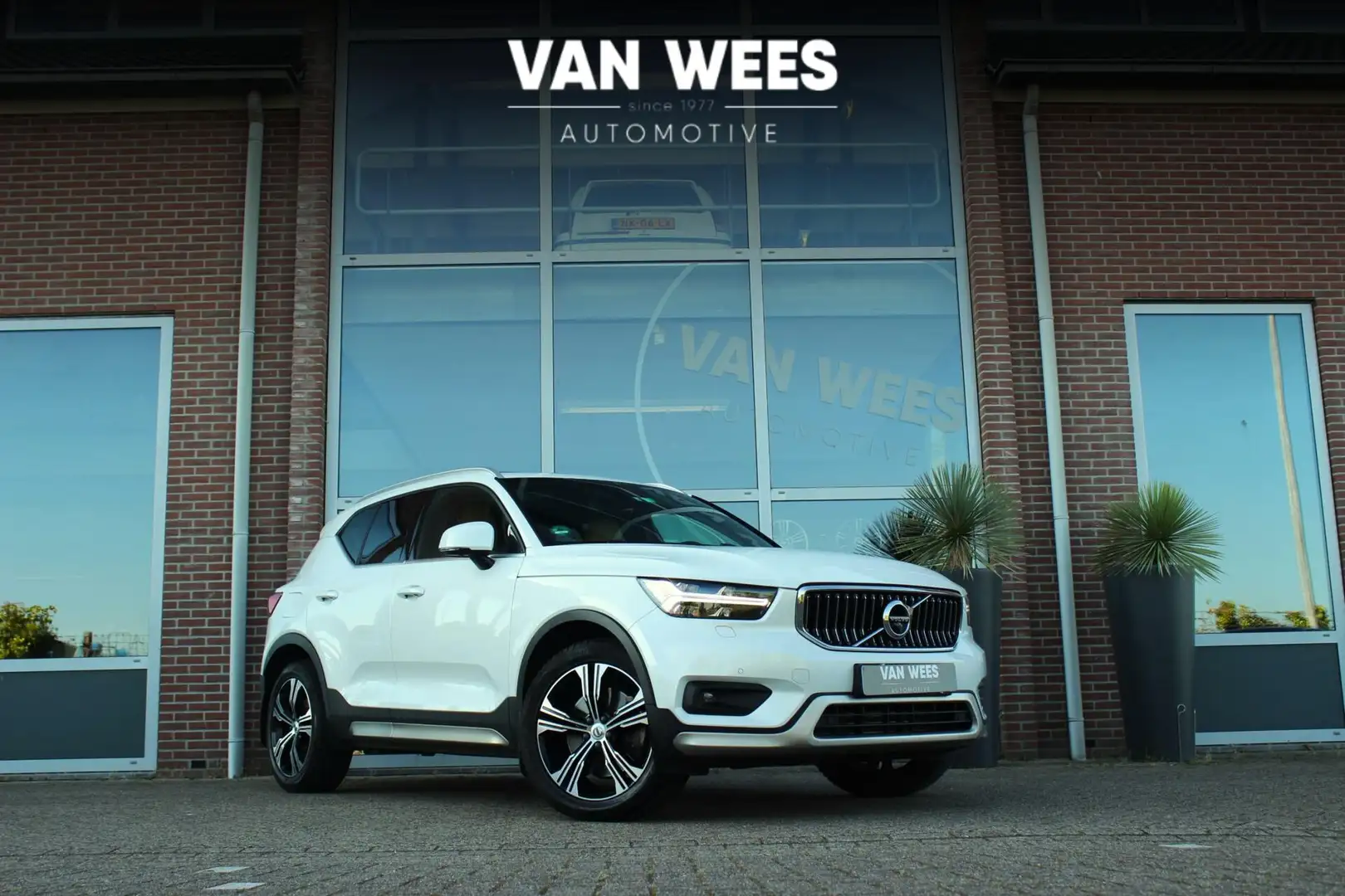 Volvo XC40 1.5 T5 Recharge Inscription 262 pk | 1e eigenaar | Bianco - 1