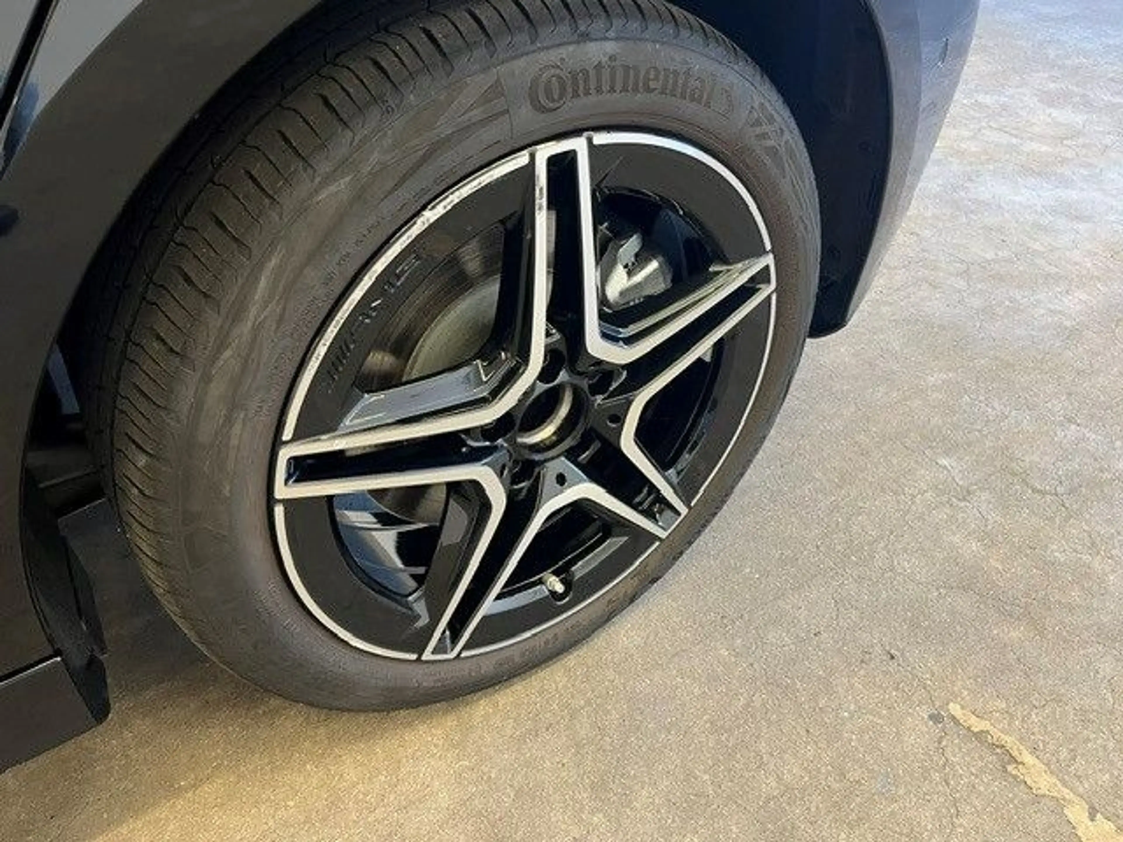 Mercedes-Benz A 250 e AMG-Line Panorama Distronic Keyless Go — photo 14