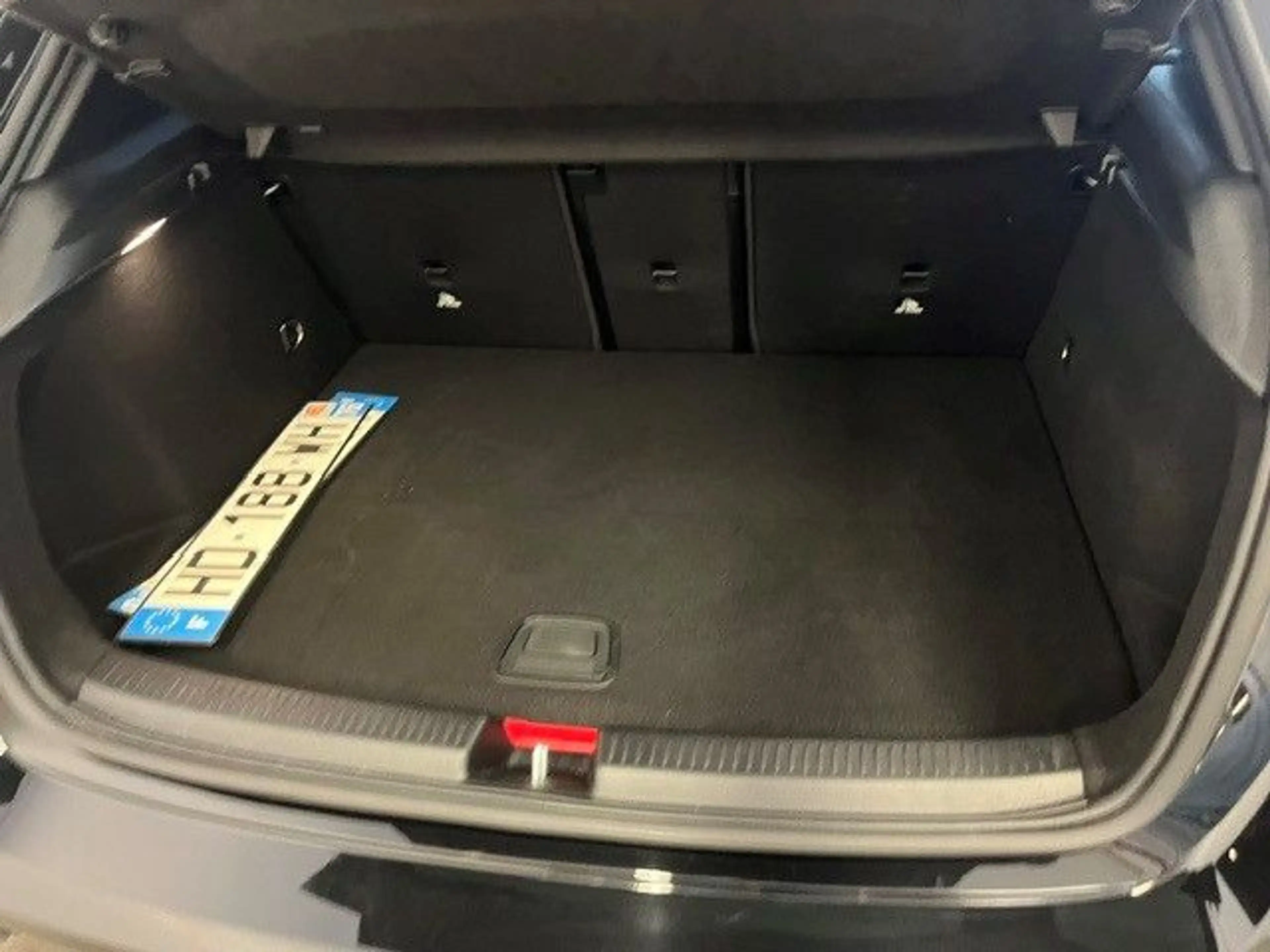 Mercedes-Benz A 250 e AMG-Line Panorama Distronic Keyless Go — photo 8