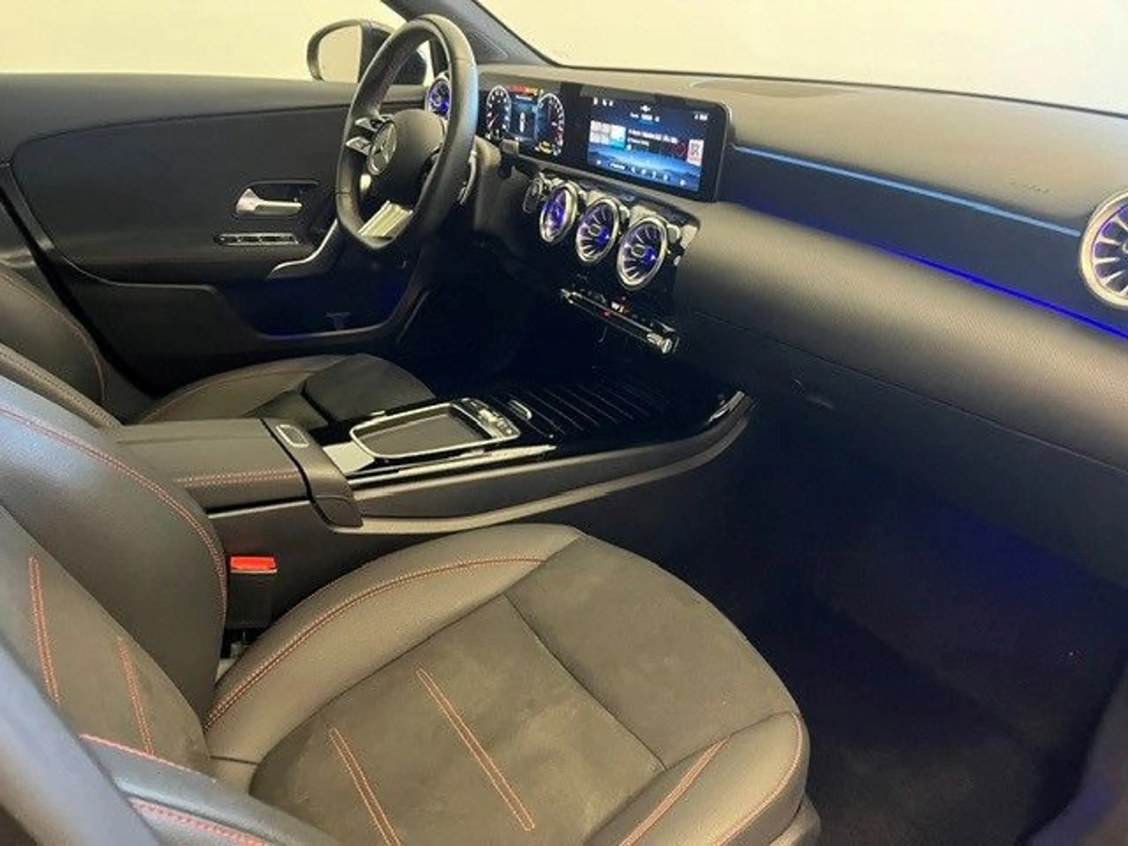 Mercedes-Benz A 250 e AMG-Line Panorama Distronic Keyless Go — photo 6