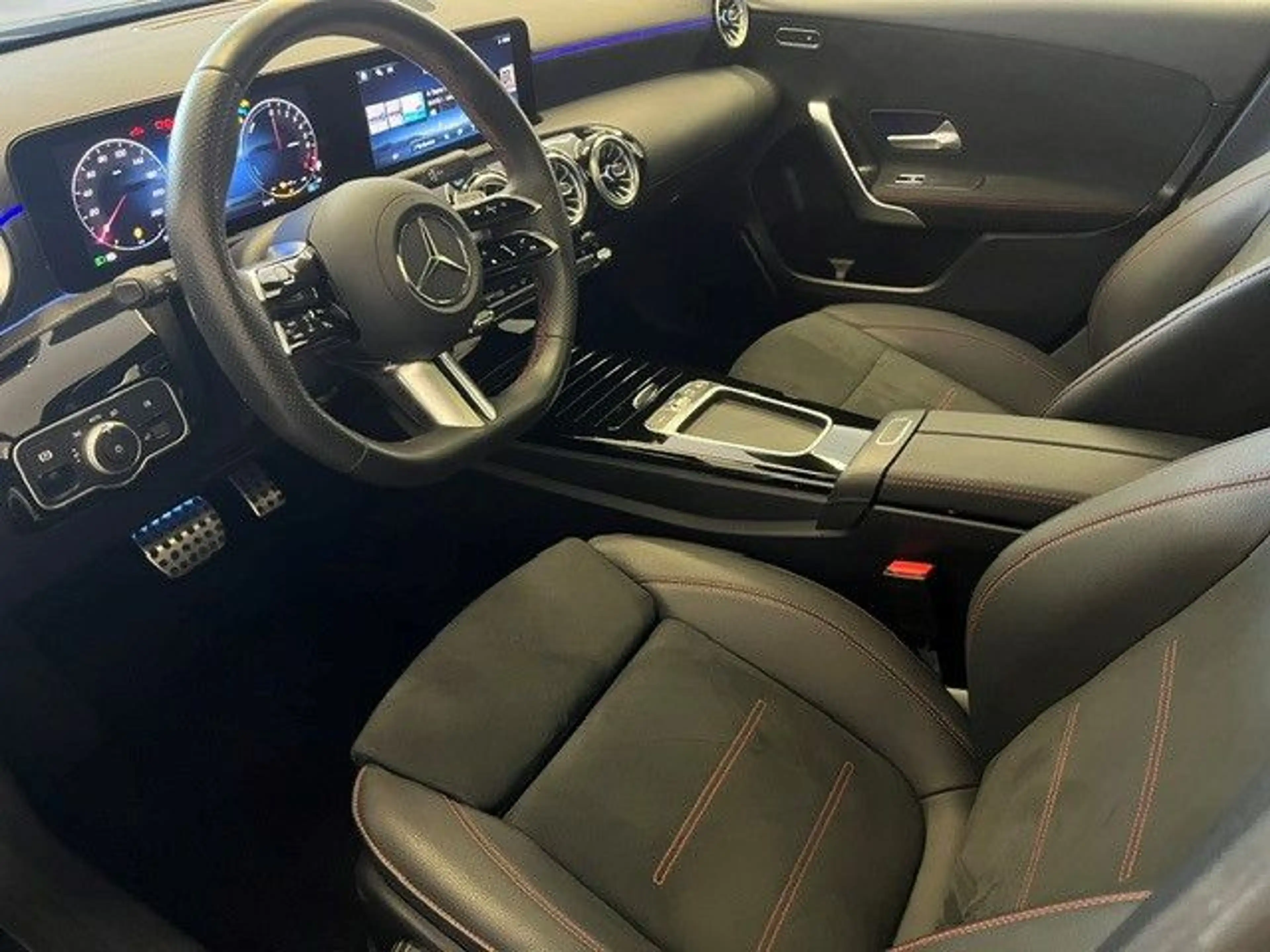 Mercedes-Benz A 250 e AMG-Line Panorama Distronic Keyless Go — photo 5