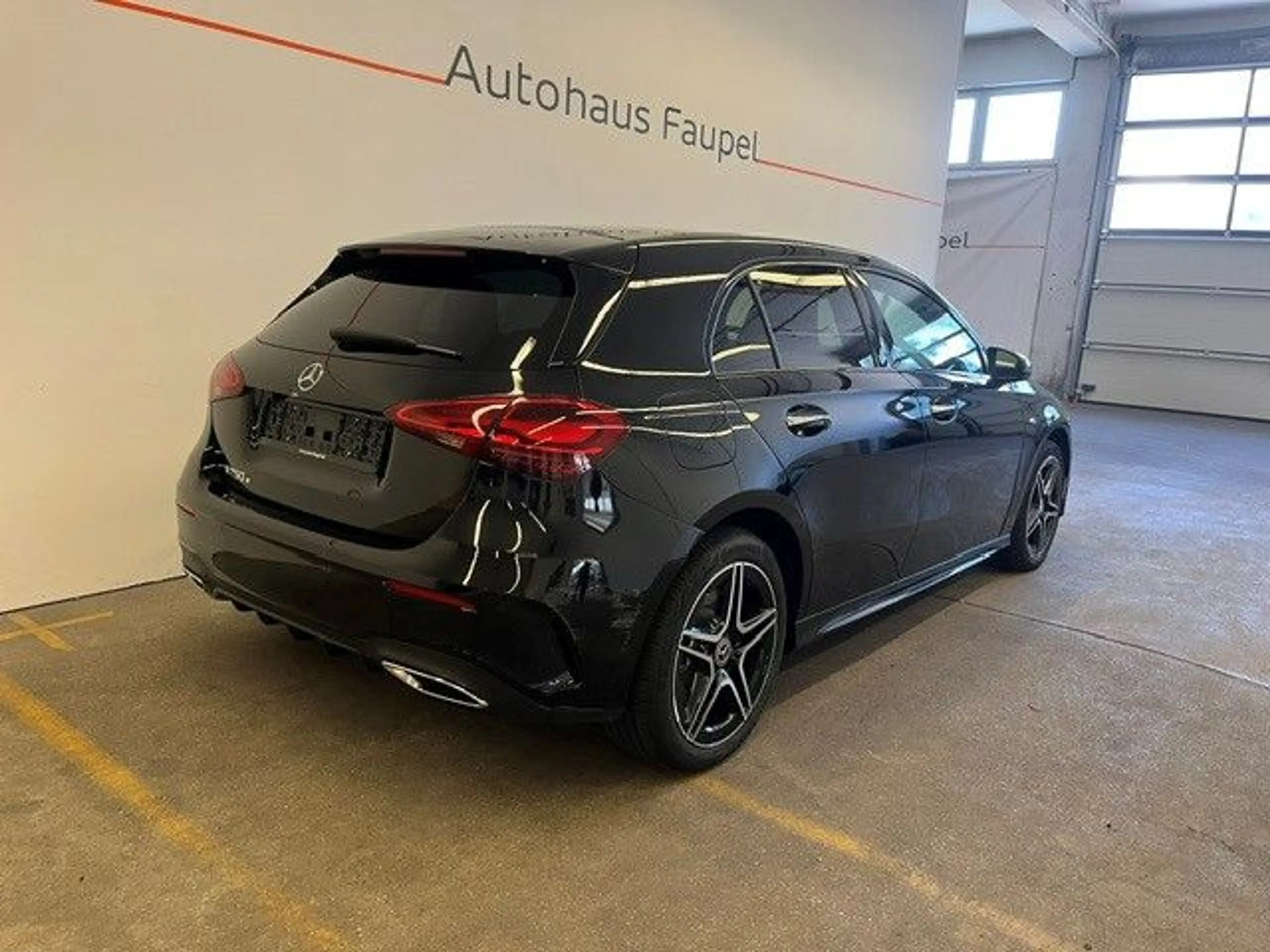 Mercedes-Benz A 250 e AMG-Line Panorama Distronic Keyless Go — photo 3