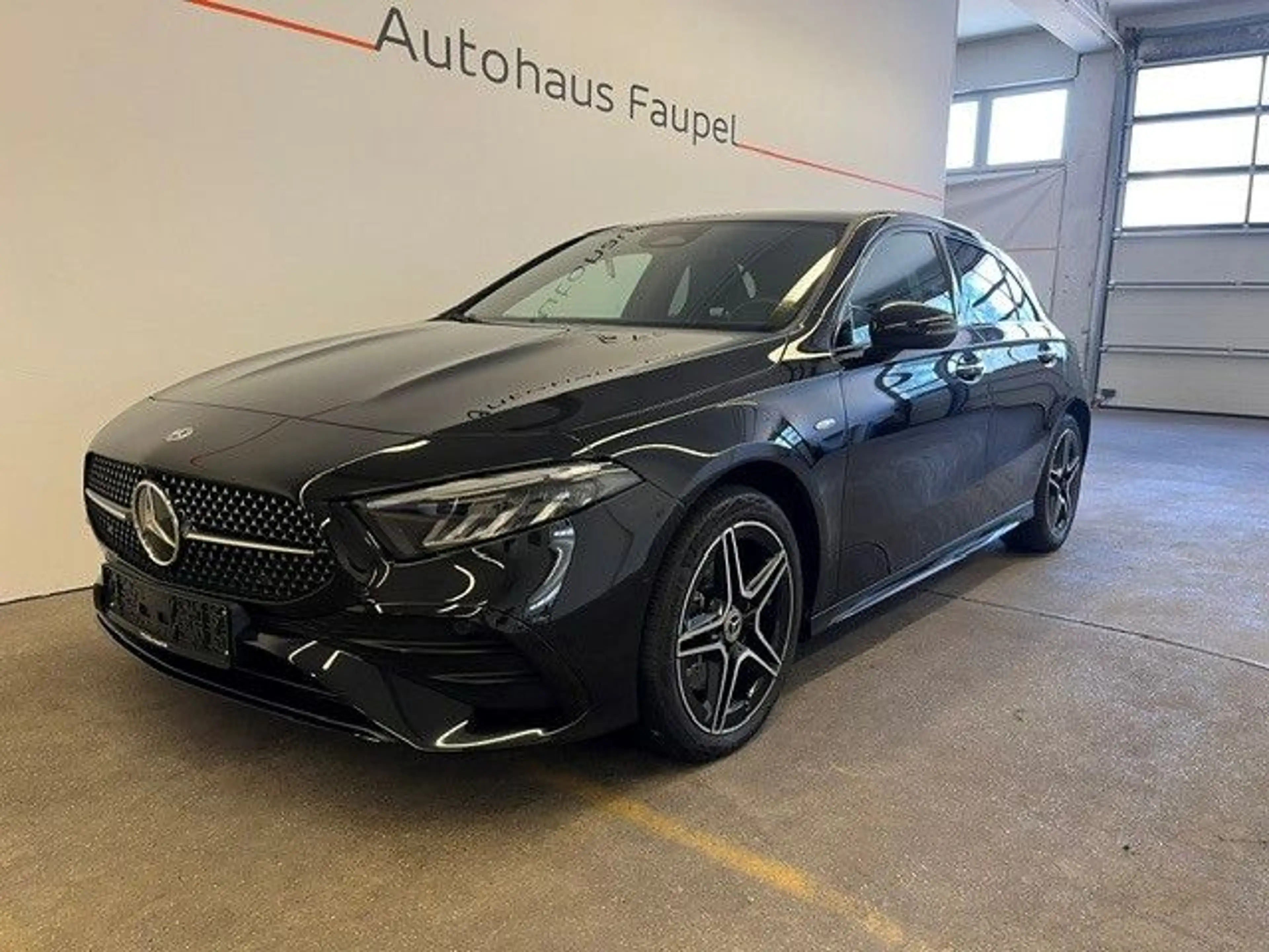 Mercedes-Benz A 250 e AMG-Line Panorama Distronic Keyless Go — photo 4