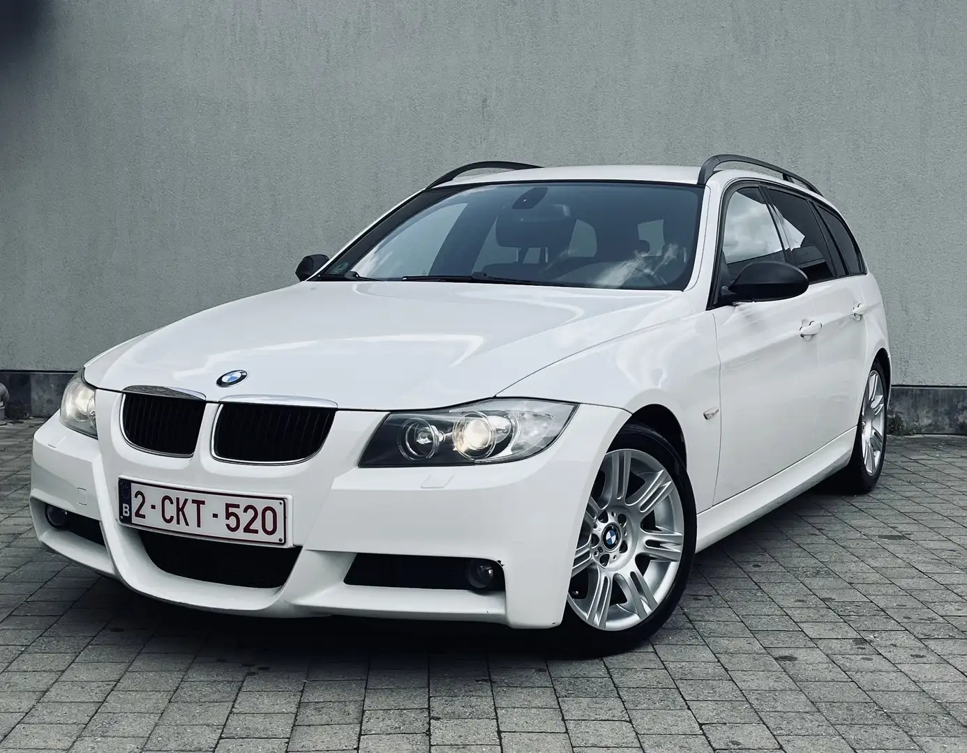 BMW 320 i PACK M / ALCANTARA / SIEGES CHAUFFANT/ PDC Blanc - 2