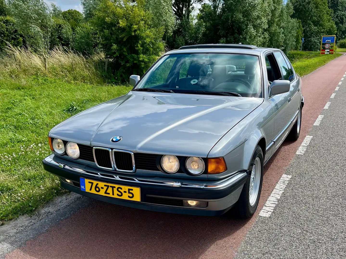 BMW 735 E32 735i Argent - 1
