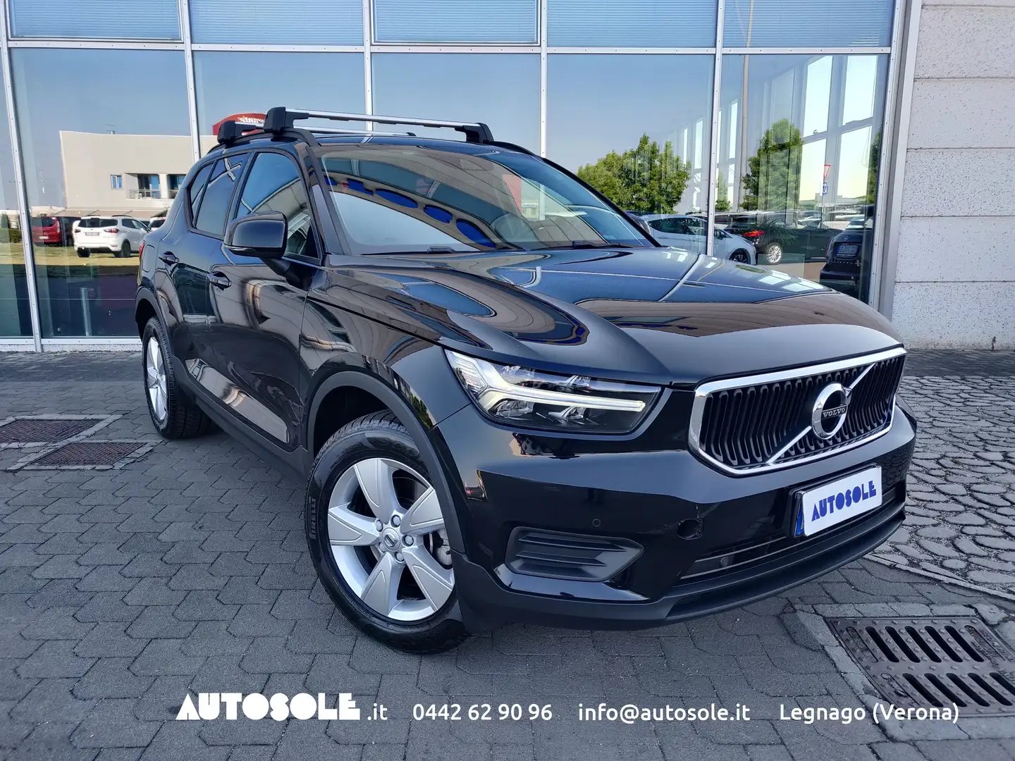 Volvo XC40 XC40 D3 Momentum Core Automatica Zwart - 1