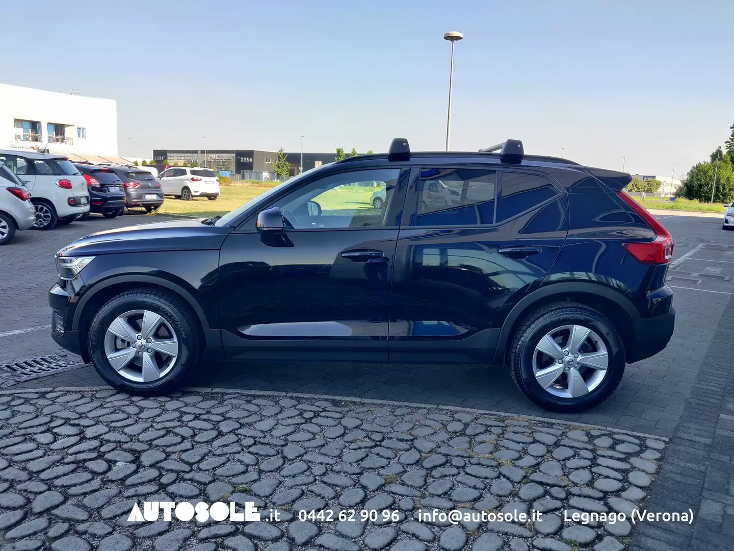 Volvo XC40 XC40 D3 Momentum Core Automatica Zwart - 2