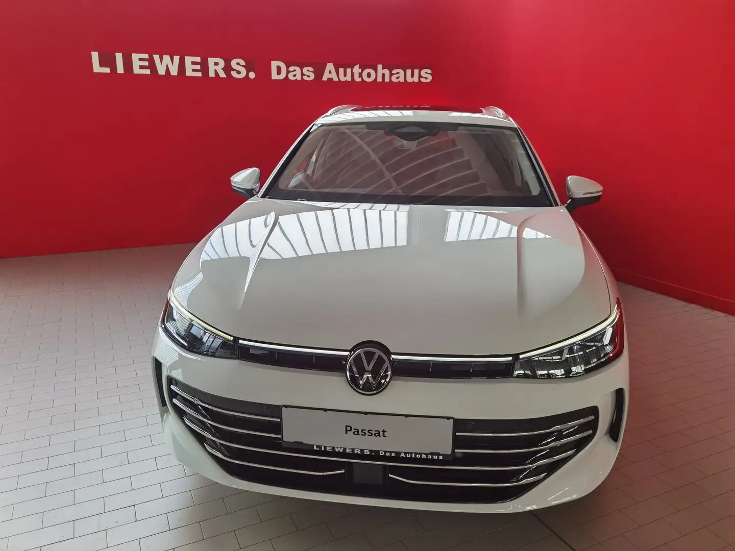 Volkswagen Passat Variant Elegance eTSI DSG Bianco - 2
