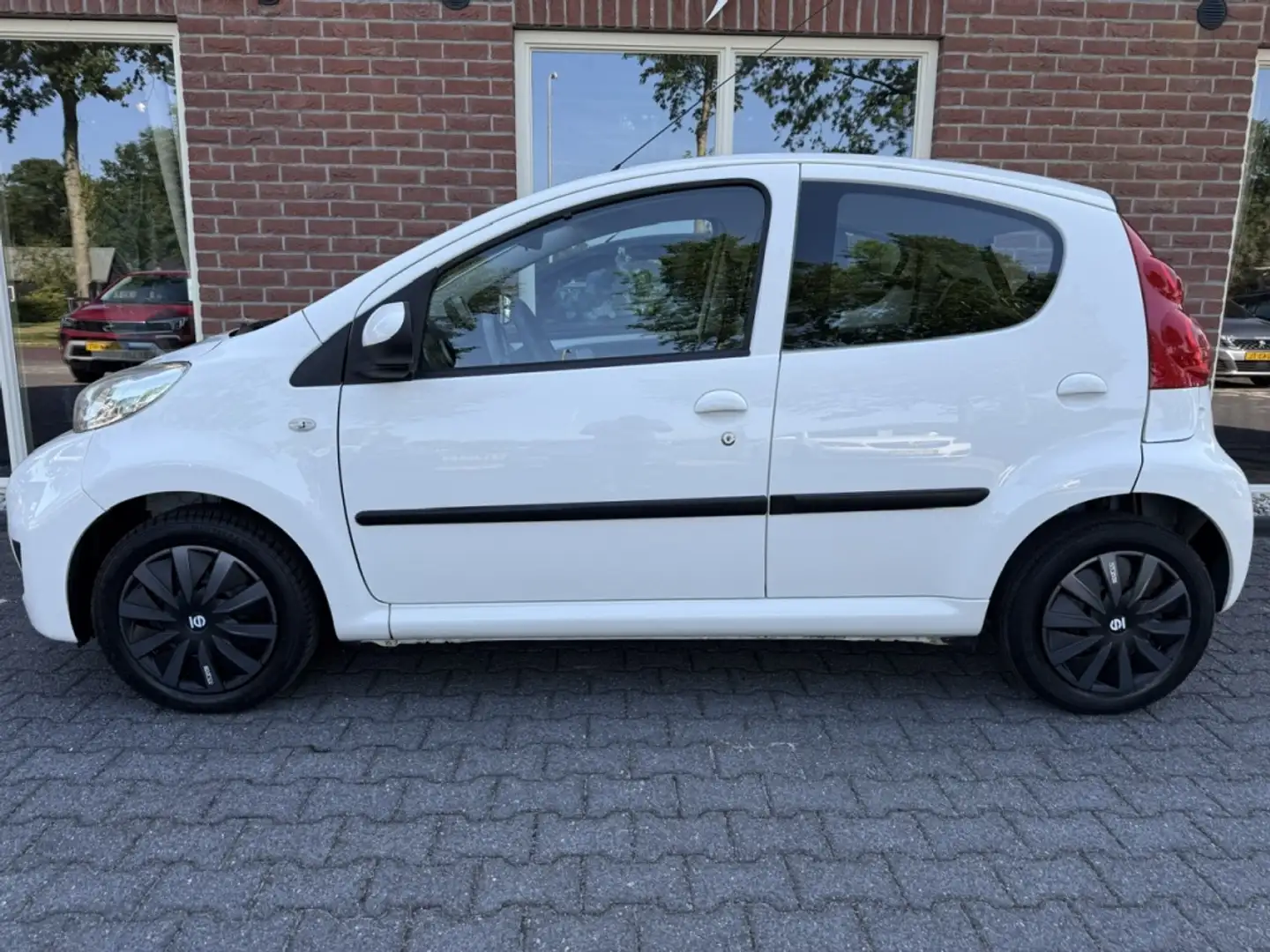 Peugeot 107 1.0-12V XS NIEUWE APK / KOUDE AIRCO / ELEK.RAMEN / Weiß - 2