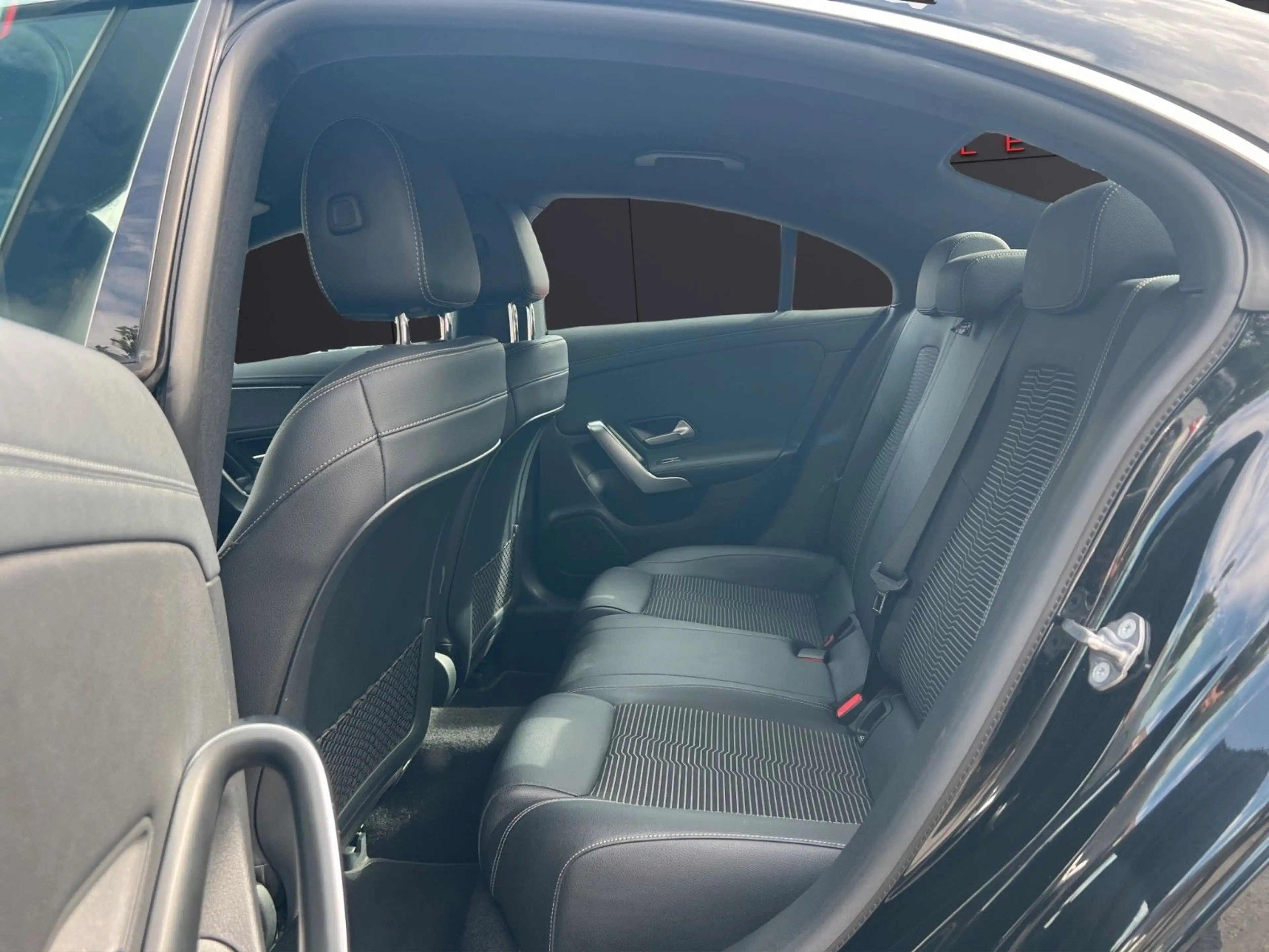 Mercedes-Benz CLA 200 CLA CLA 200 d / LIMO / AUTOMATIK / TOP — photo 13