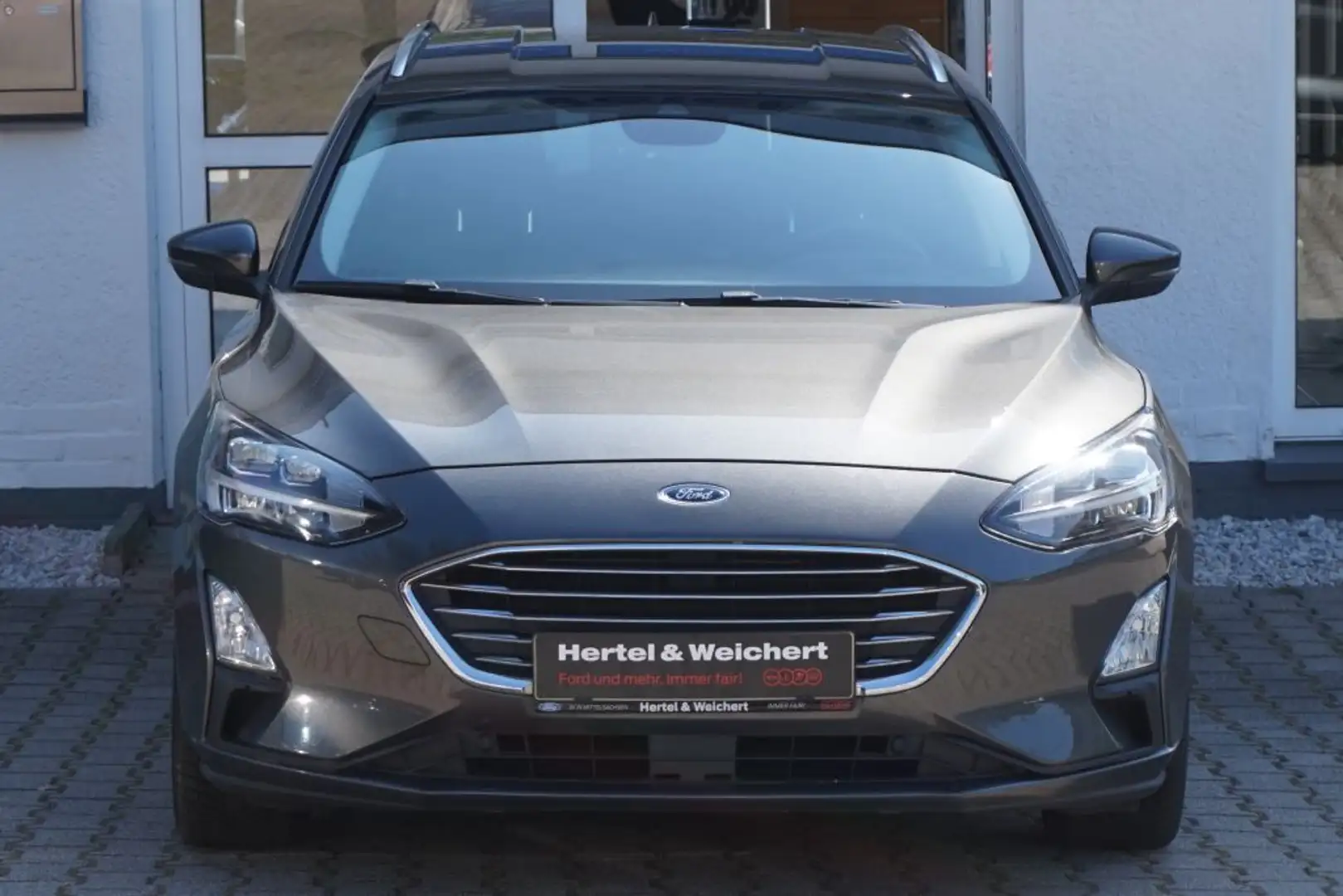 Ford Focus Turnier 2.0 EcoBlue Start-Stopp-System TITANIUM Grijs - 2