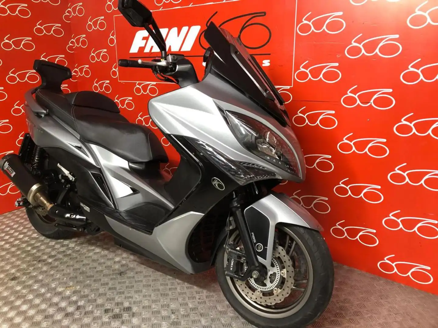 Kymco Xciting 400i . Gri - 2