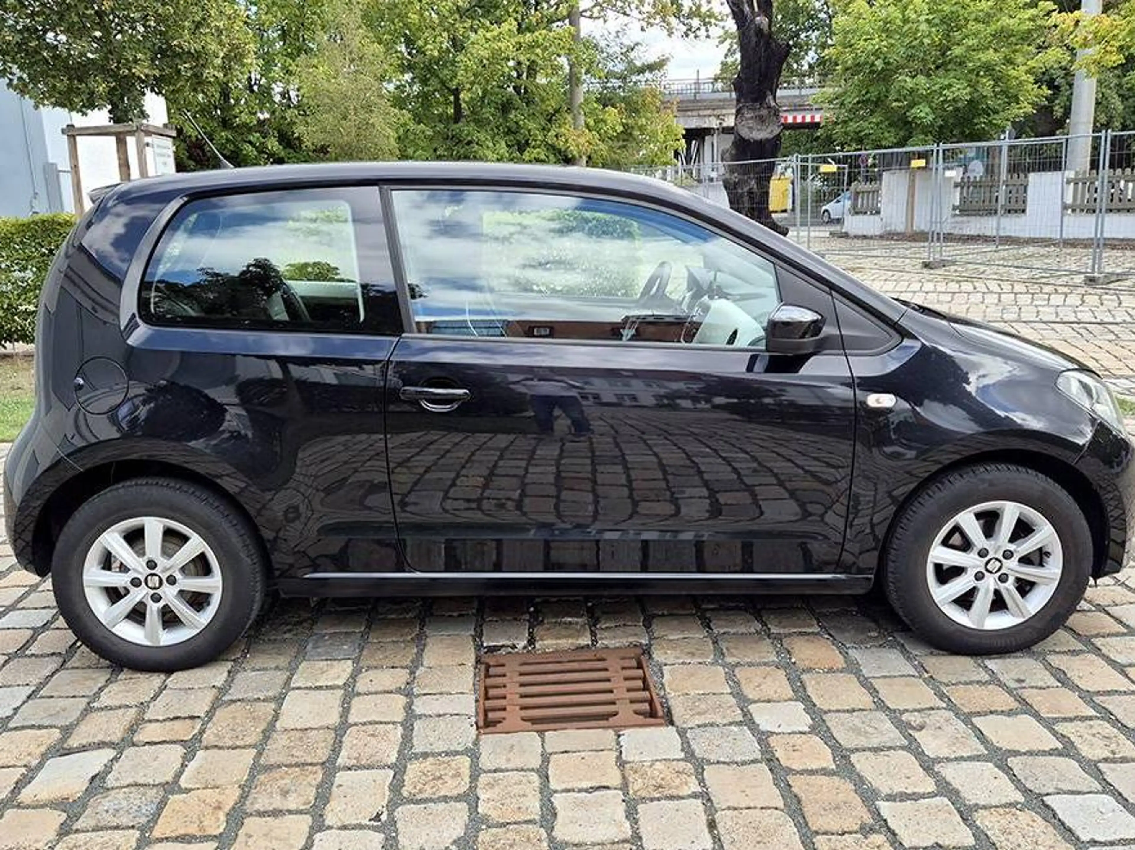 SEAT Mii Chic Erdgas CNG | Klima | PDC | SHZ | Bluetooth | Freisprech | Tempomat | Funk | USB | Navi Google Maps — photo 4