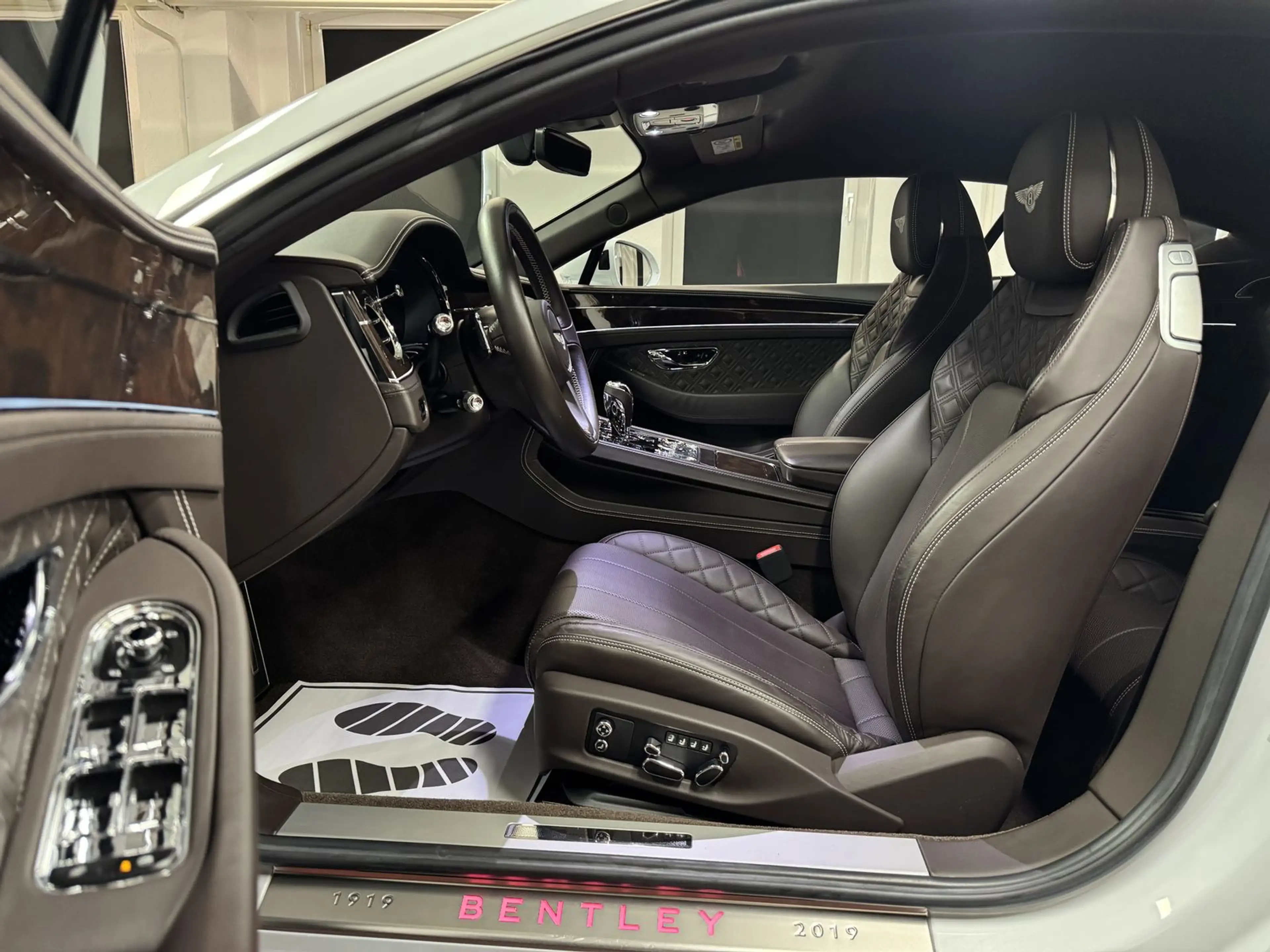 Bentley Continental GT CITY*DIAMOND*100 JAHRE*ROTATING* — photo 12