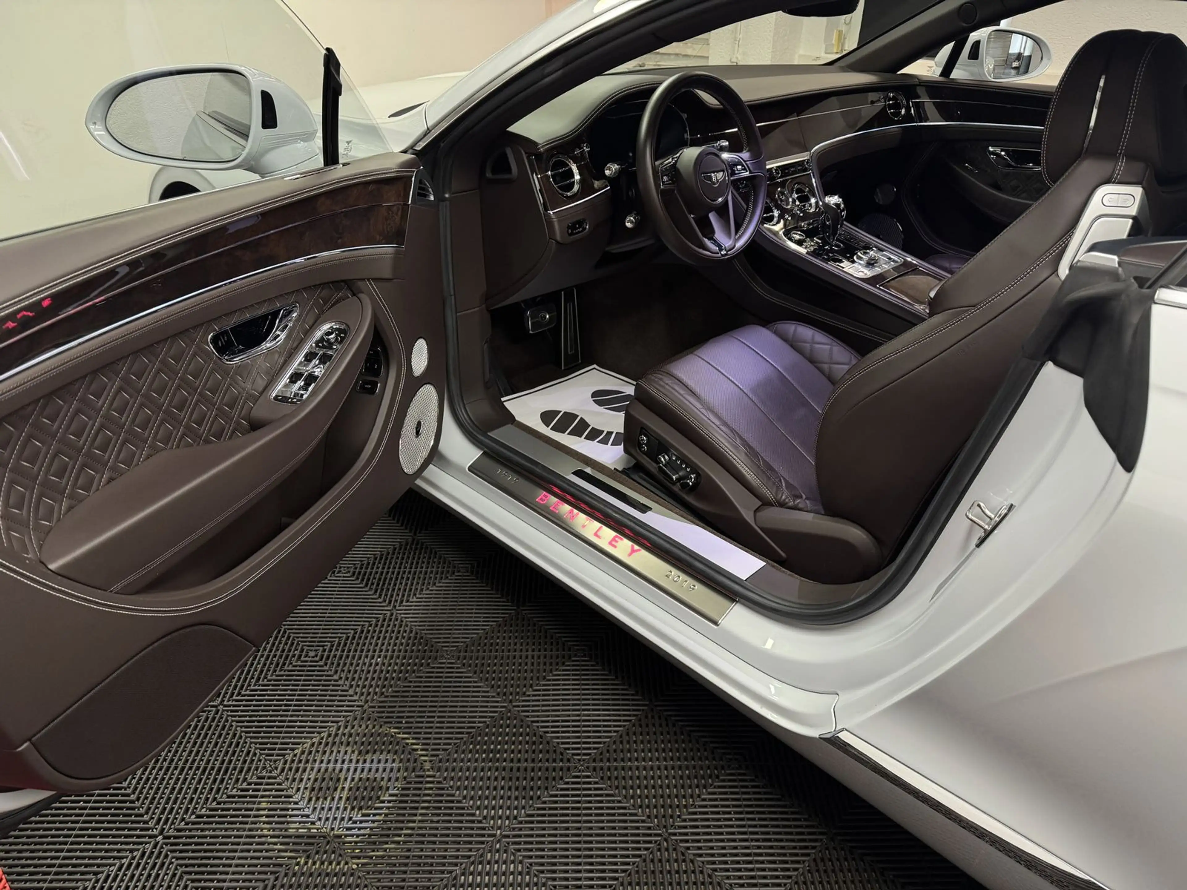 Bentley Continental GT CITY*DIAMOND*100 JAHRE*ROTATING* — photo 13