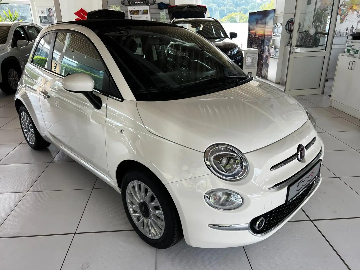 Fiat 500C 1.0 GSE Hybrid DOLCEVITA 51kW Bílá - 2