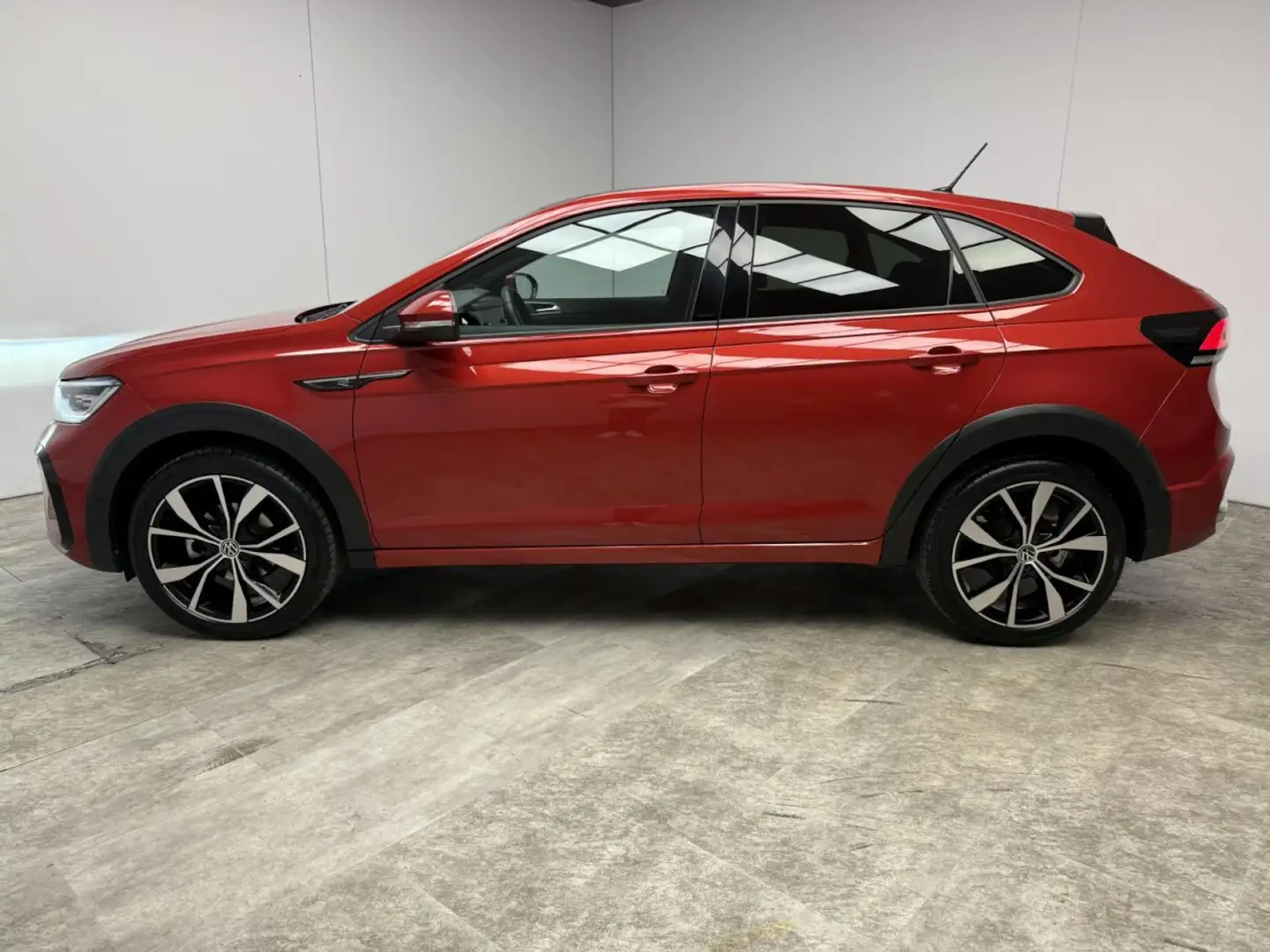 Volkswagen Taigo 1.5 TSI DSG R-Line Panorama Klima Navi Rouge - 2